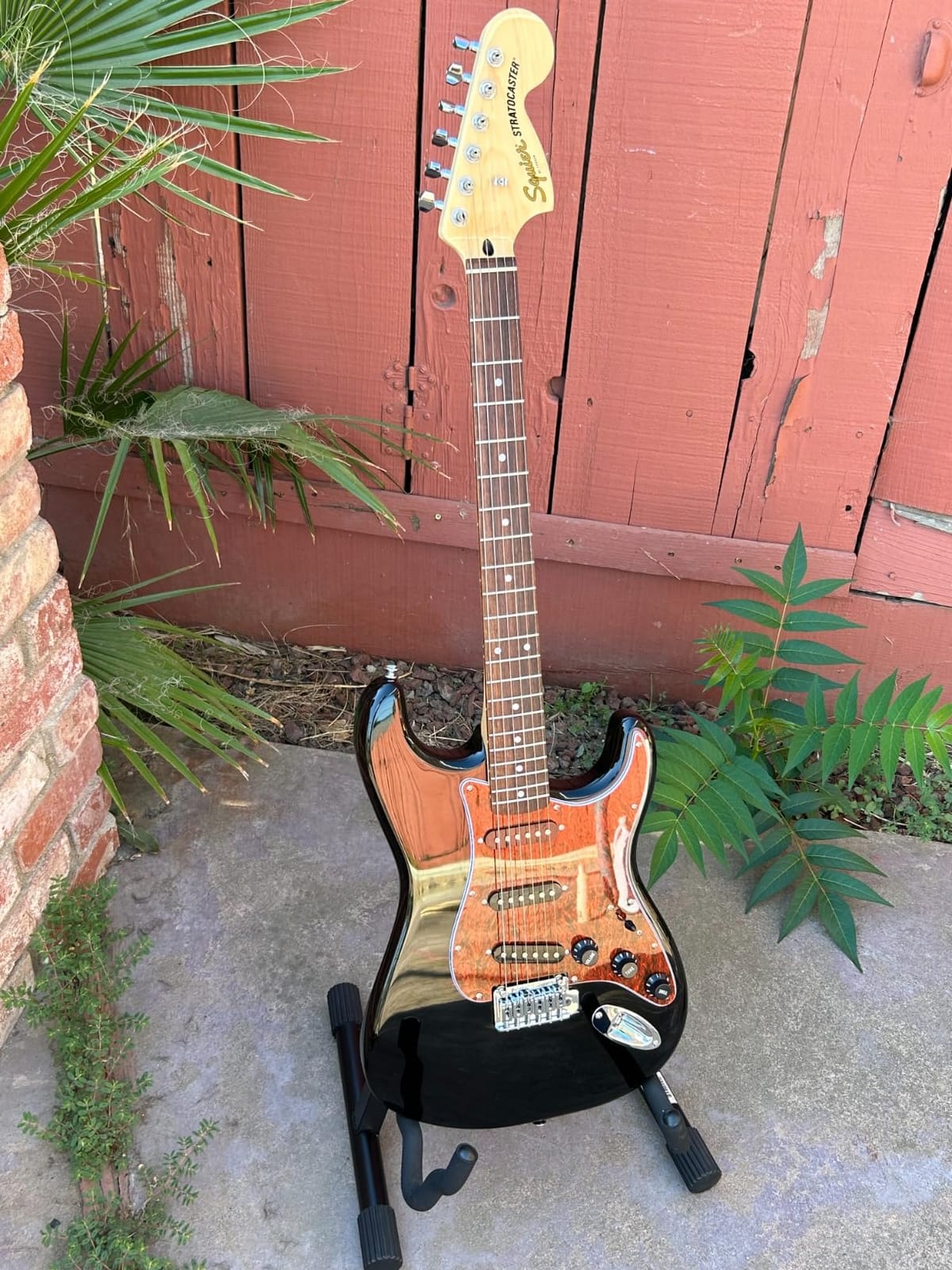 Fender Squier Affinity Stratocaster - Limited Edition Black, Bundle with Frontman 10G Amplifier, Gig Bag, Tuner, Instrument Cable, Strap, Picks, and Austin Bazaar Instructional DVD customer photo 1