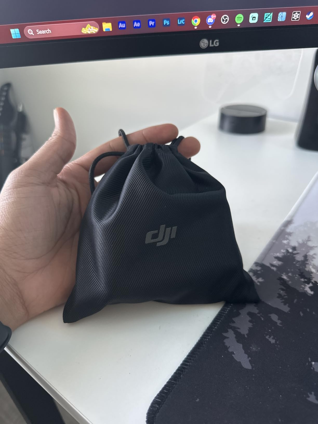 DJI Mic (2 TX + 1 RX + Charging Case), Wireless Lavalier Microphone, 250m (820 ft.) Range, 15-Hour Battery, Noise Cancellation Wireless Microphone for PC, iPhone, Record Interview, YouTube, Black customer photo 2