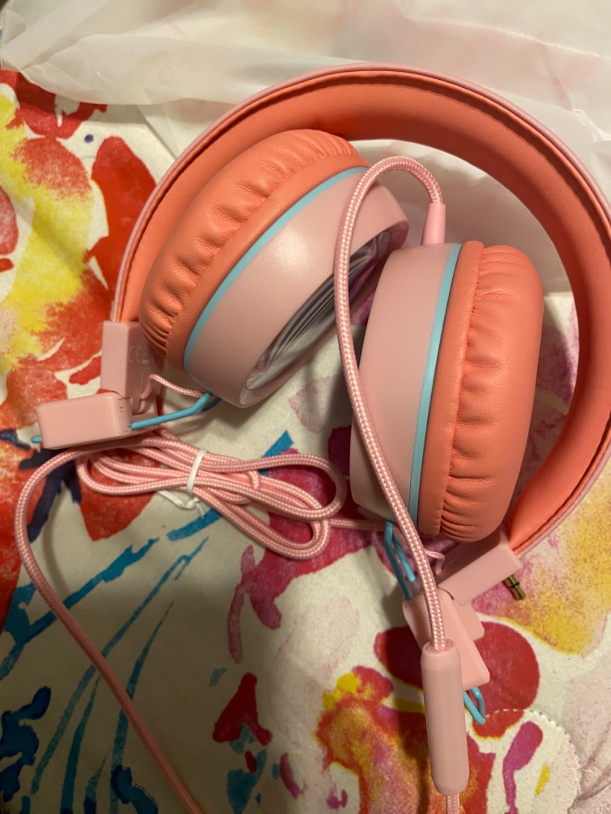 New Bee Kids Headphones Wired for School with Mic, Safe Volume Limited customer photo 2