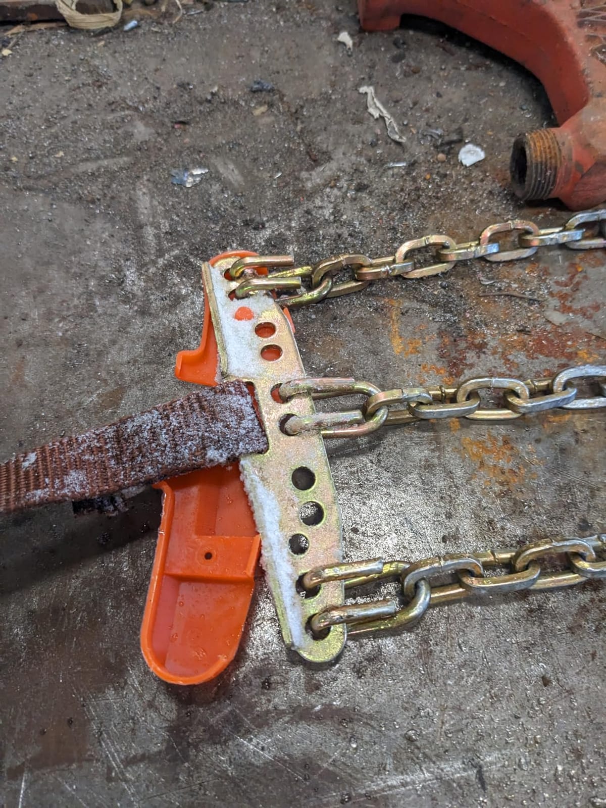 Emergency Snow Chains, Tire Chains with Thickened Manganese Steel for Car Truck SUV in Ice, Sand and Mud(8 Packs, Tire Width 195-235mm) customer photo 2