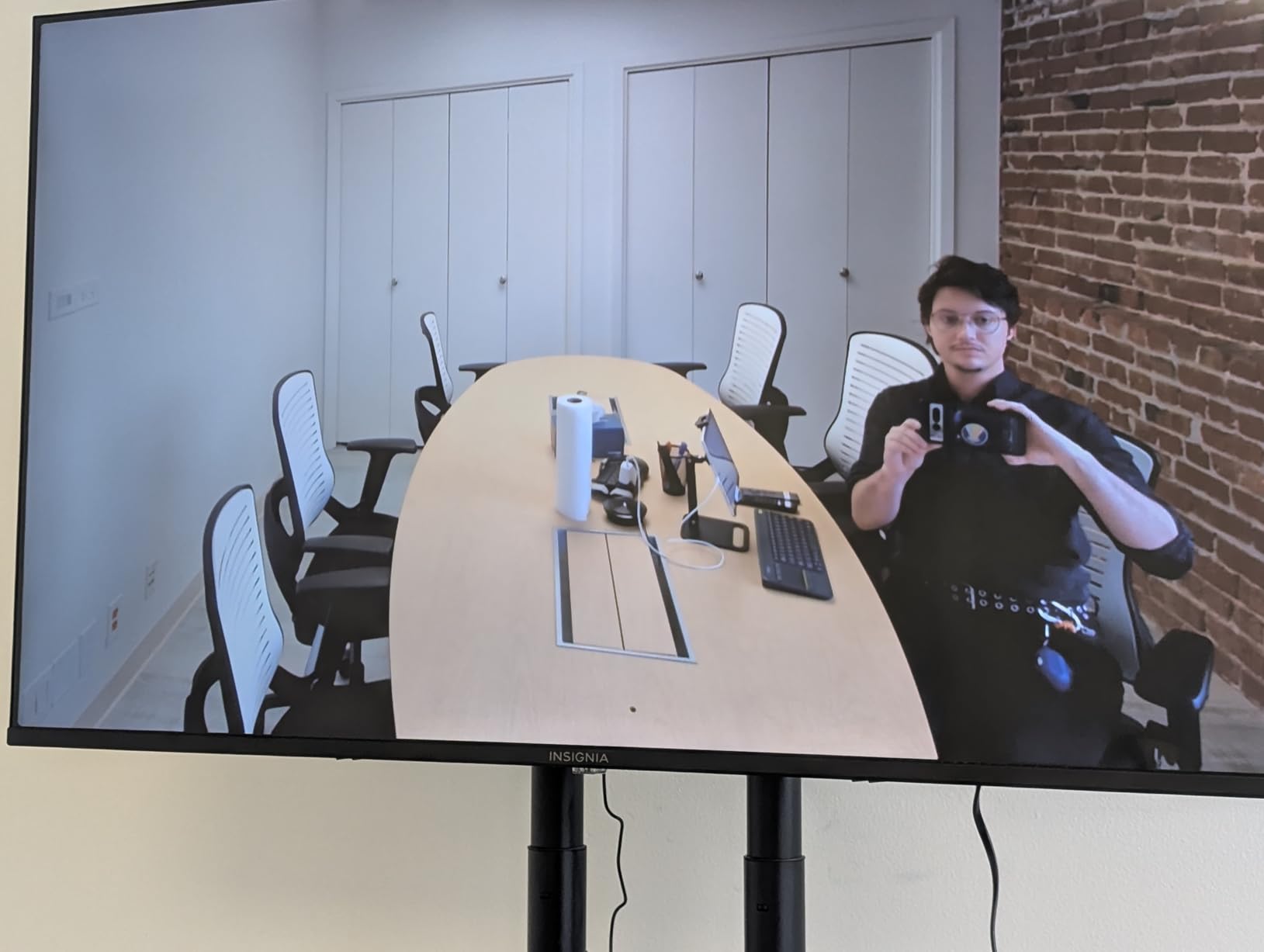 Yealink 4K Video Conference Camera System for PC, Huddle Room, Teams & Zoom | All-in-One UVC34 Webcam with 8 Microphones & Speaker, 120 deg Wide Angle, AI Auto Framing, Plug & Play Conference Meeting Bar customer photo 1