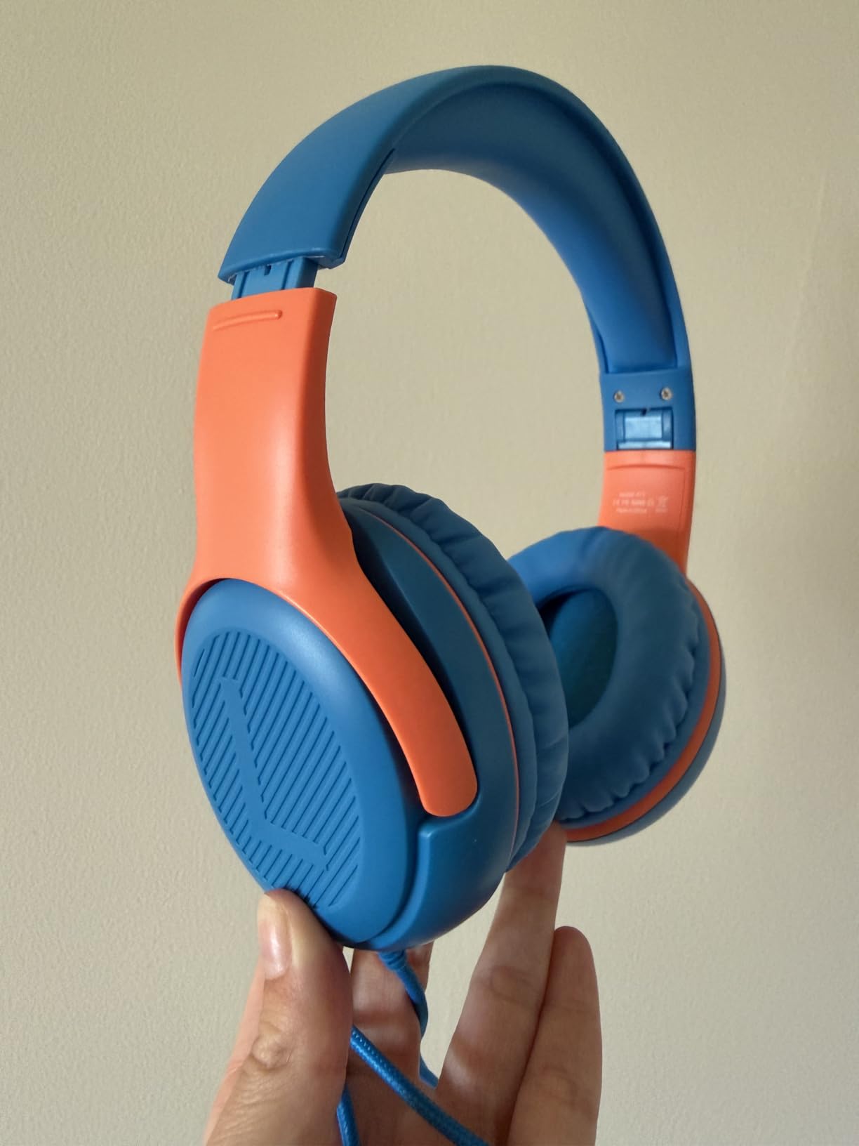 awatrue AT2 Kids Headphones for School with Mic, 85/94dB Safe Volume Limit customer photo 1