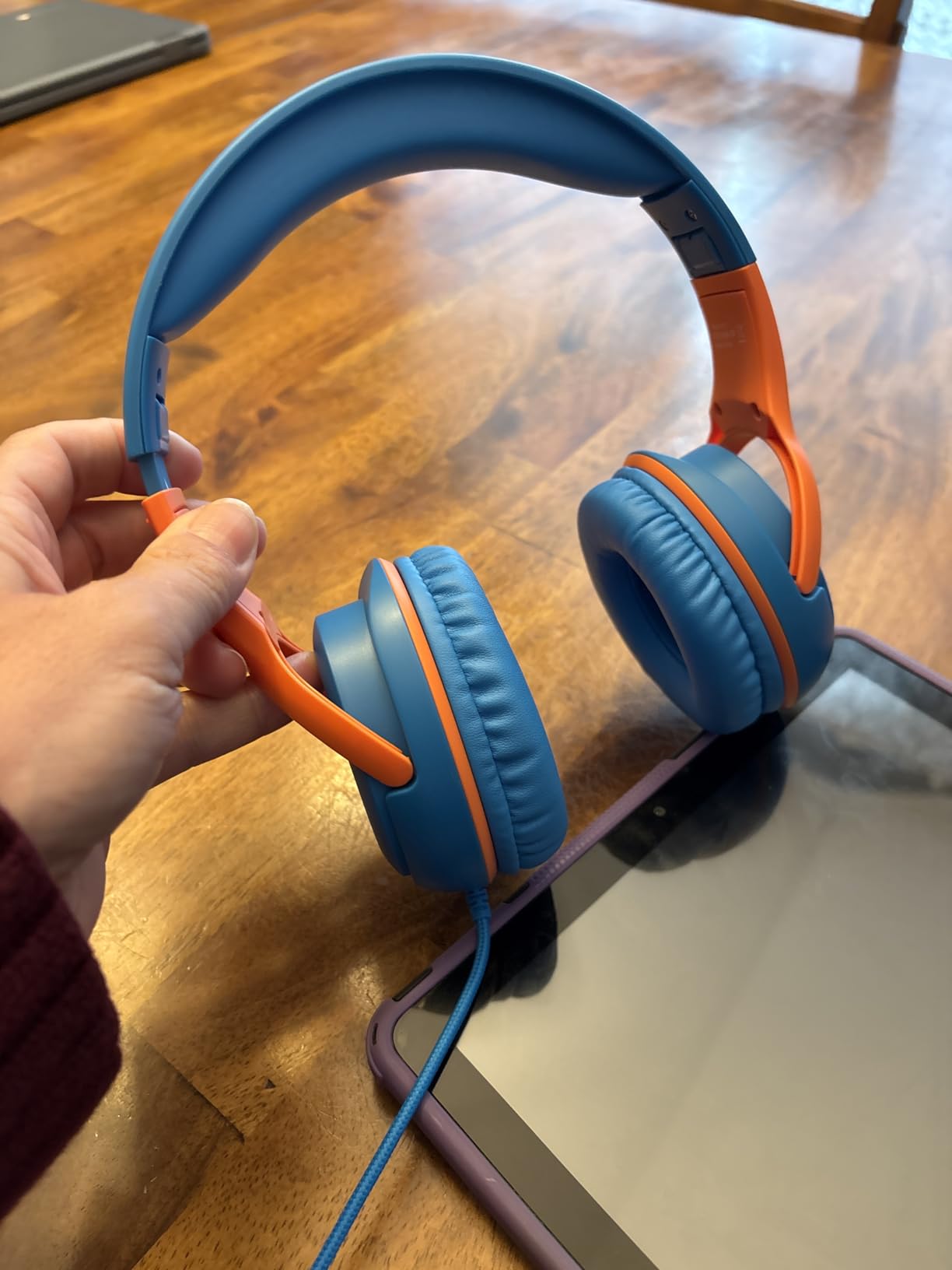 awatrue AT2 Kids Headphones for School with Mic, 85/94dB Safe Volume Limit customer photo 2