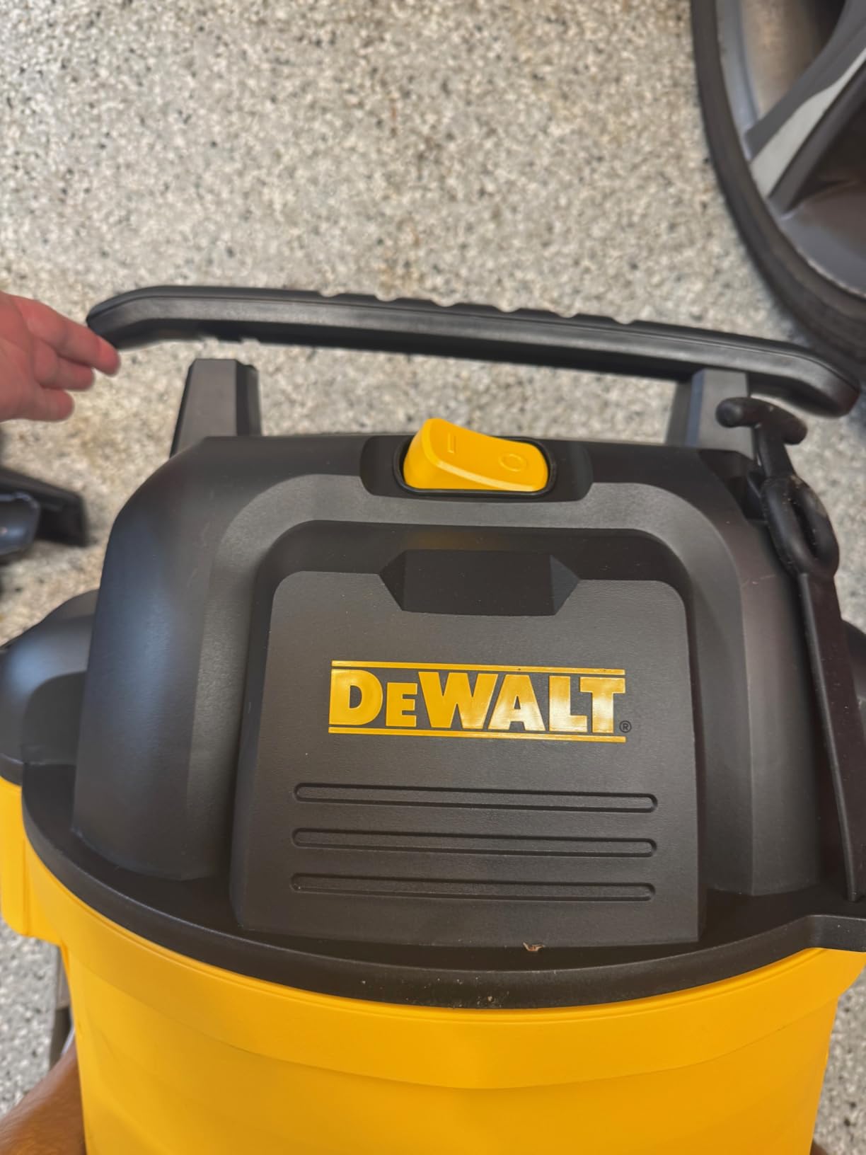 DEWALT 10 Gallon Shop Vacuum Wet and Dry, 5.5 Peak HP Poly Wet Dry Vacuum DXV10PZ customer photo 1