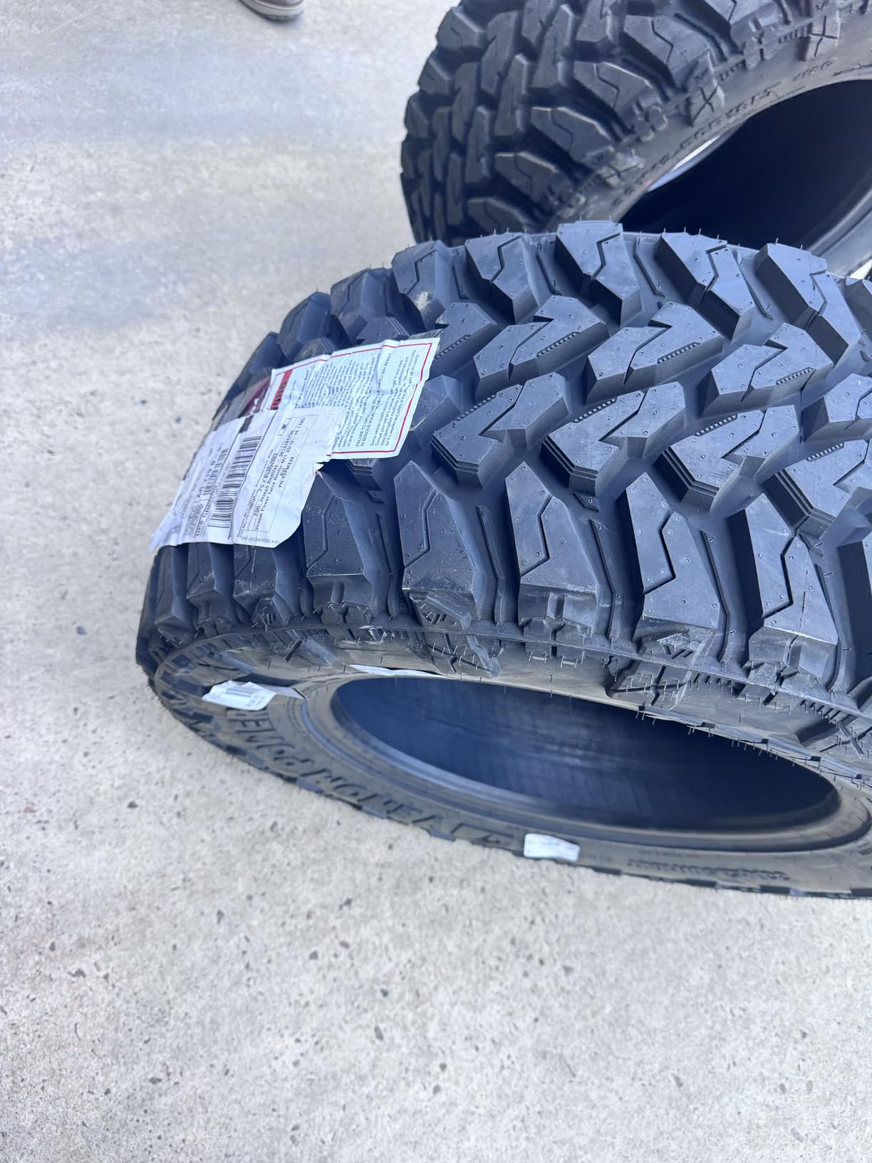 Venom Power Terra Hunter M/T LT33X12.50R17 Mud Terrain 120Q E (10 Ply) Tire customer photo 2