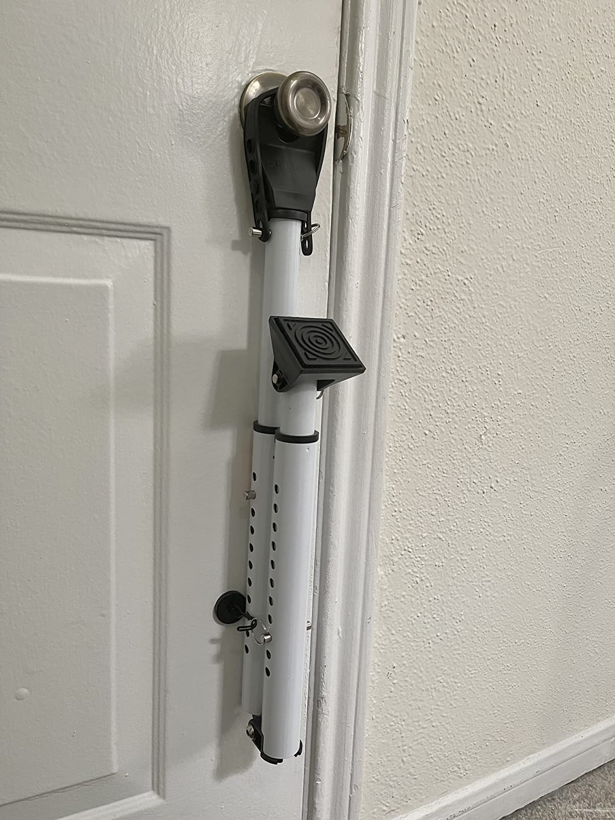 Master Lock Sliding Door Stopper and Door Security Bar, Adjustable for Hinged and Sliding Doors, Compact Enough to Travel for Hotel Security, White, 270EC customer photo 1