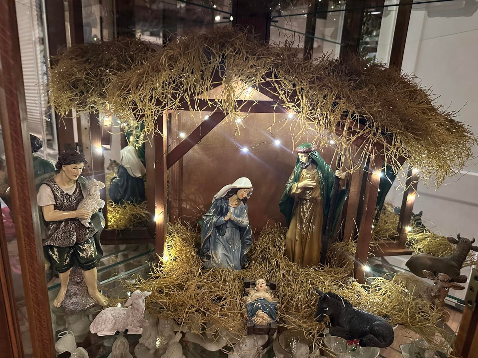 Glitzhome 12Pcs Ivory Resin Nativity Figurines Set Christmas Tabletop Scene customer photo 2