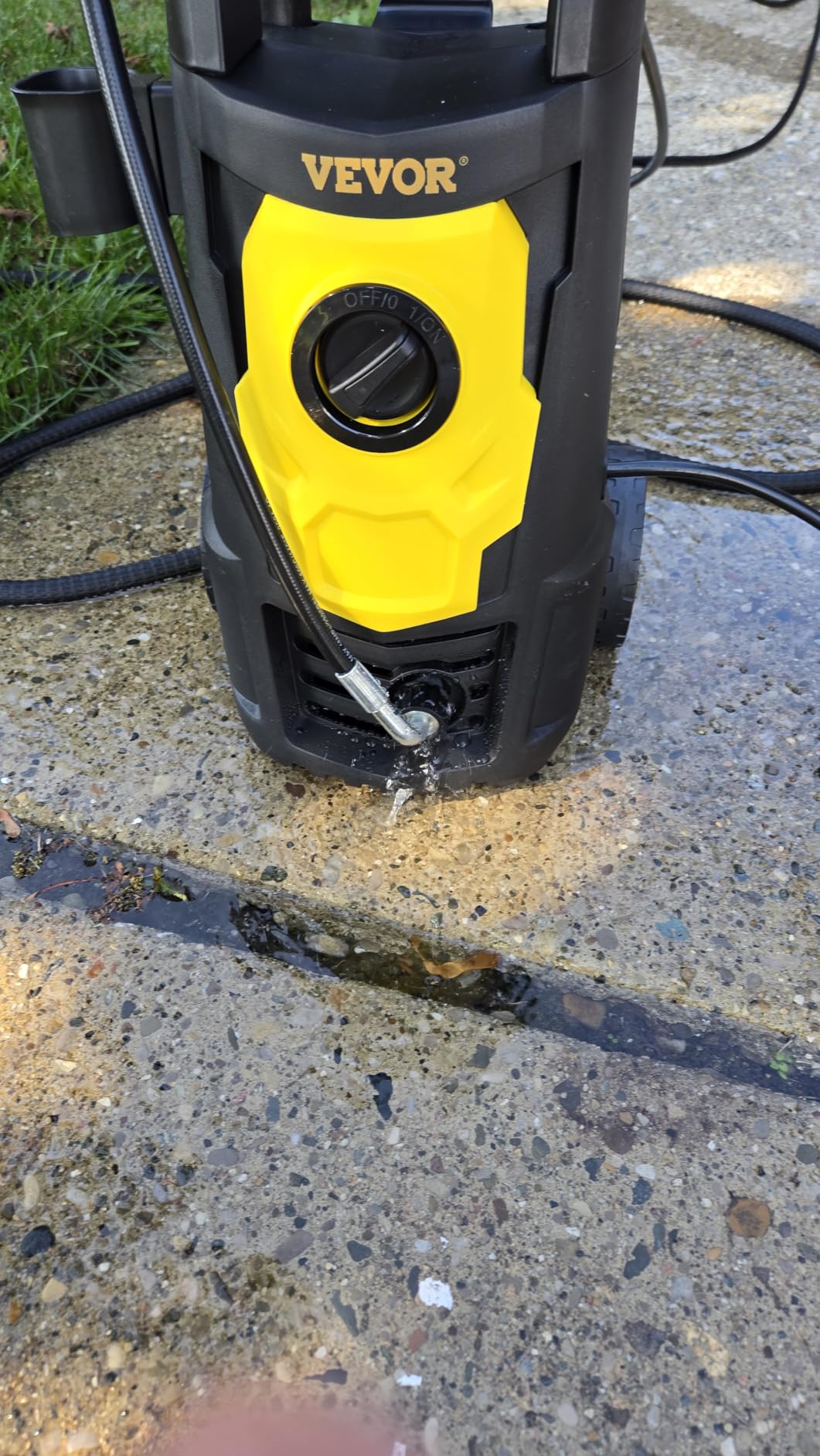 VEVOR Electric Pressure Washer, 2000 PSI, Max 1.65 GPM Power Washer w/ 20 ft Hose & Reel, 4 Quick Connect Nozzles, Foam Cannon, Portable to Clean Patios, Cars, Fences, Driveways, ETL Listed customer photo 1