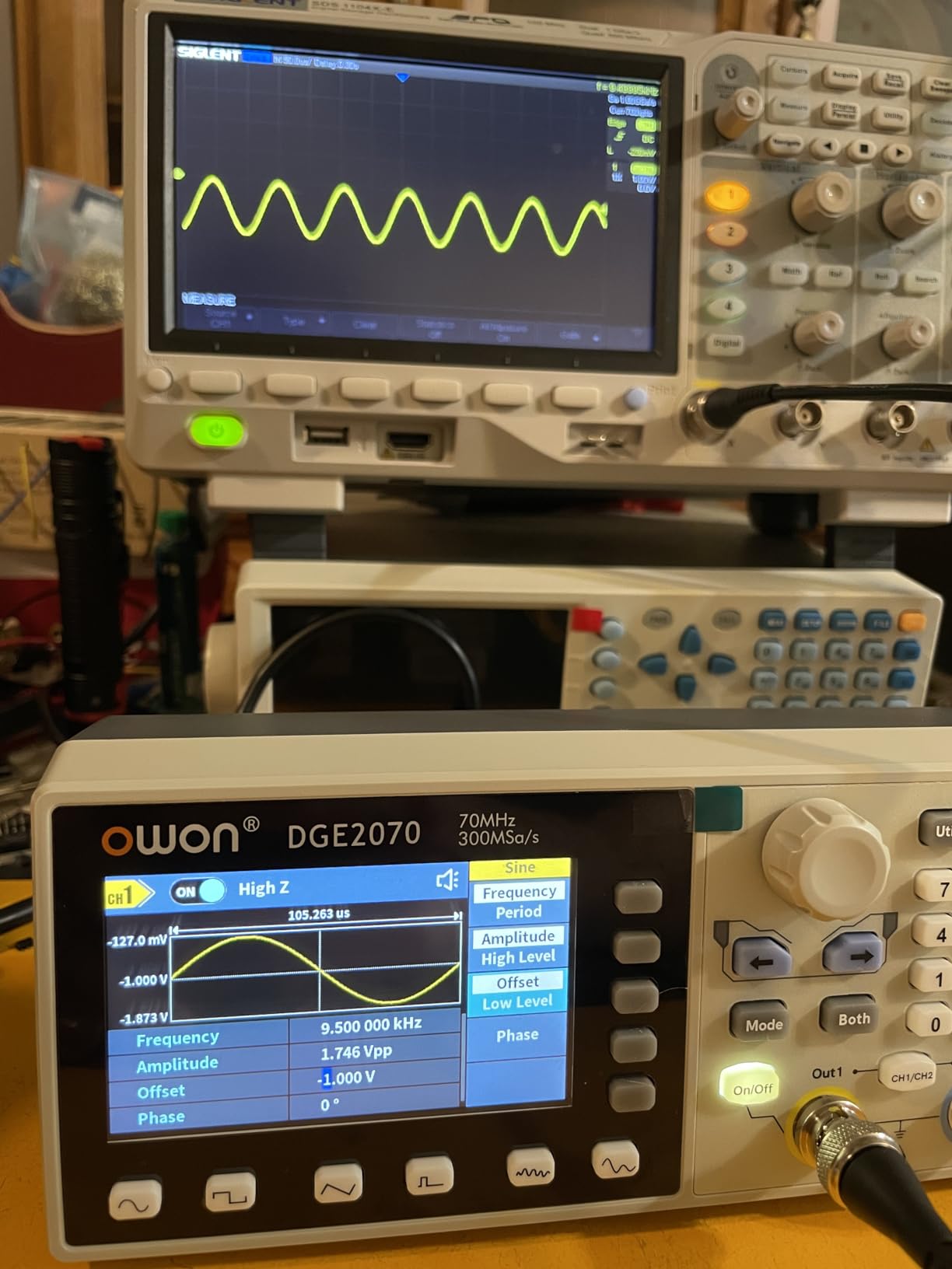 Dual-Channel Arbitrary Waveform Function Generator, 70MHz, 300MSa/s, 14-Bit customer photo 2