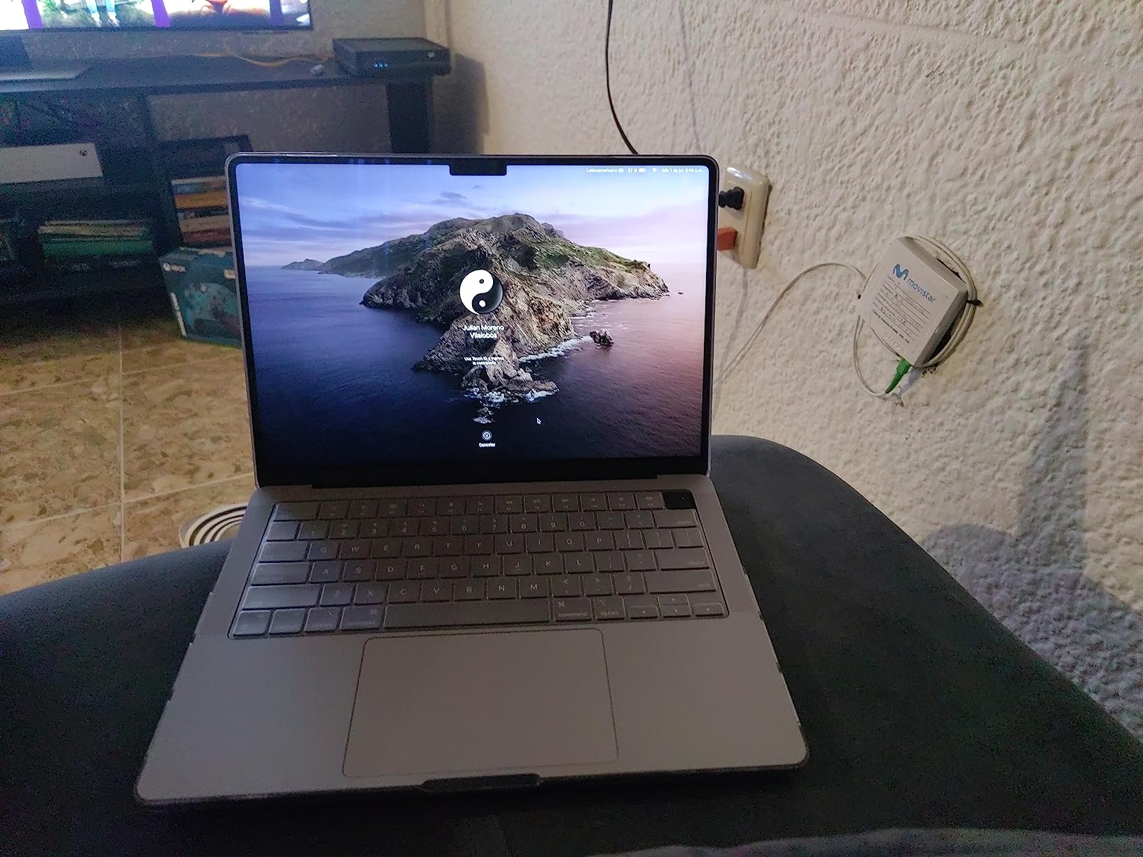 Apple 2023 MacBook Pro Laptop with Apple M2 Pro chip with 10‑core CPU and 16‑core GPU: 14.2-inch Liquid Retina XDR Display, 16GB Unified Memory, 512GB SSD Storage. Works with iPhone/iPad; Space Gray customer photo 2