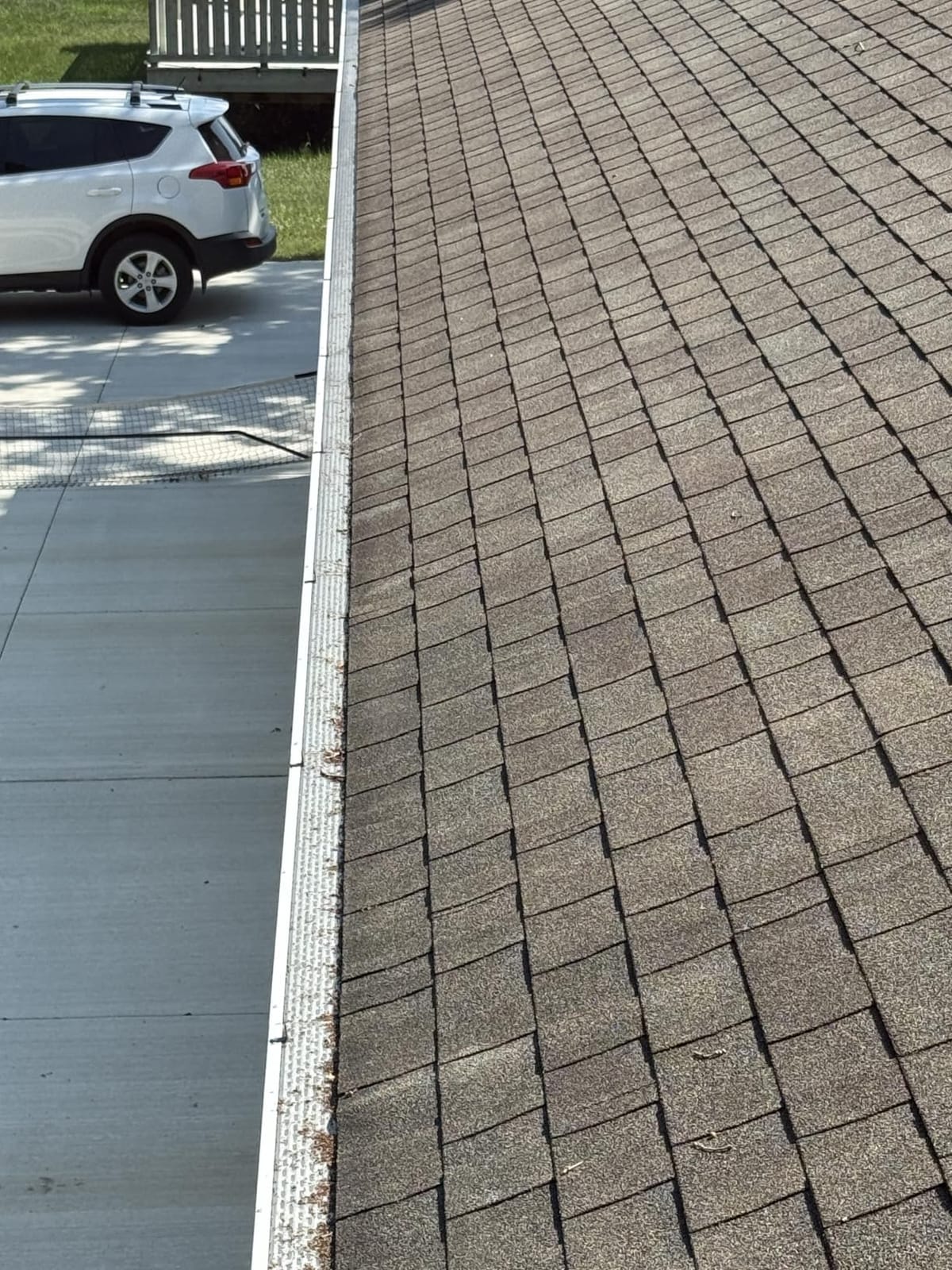 DIY Gutter Guards, 5 Inch, 100 FT, Stainless Mesh, White customer photo 2