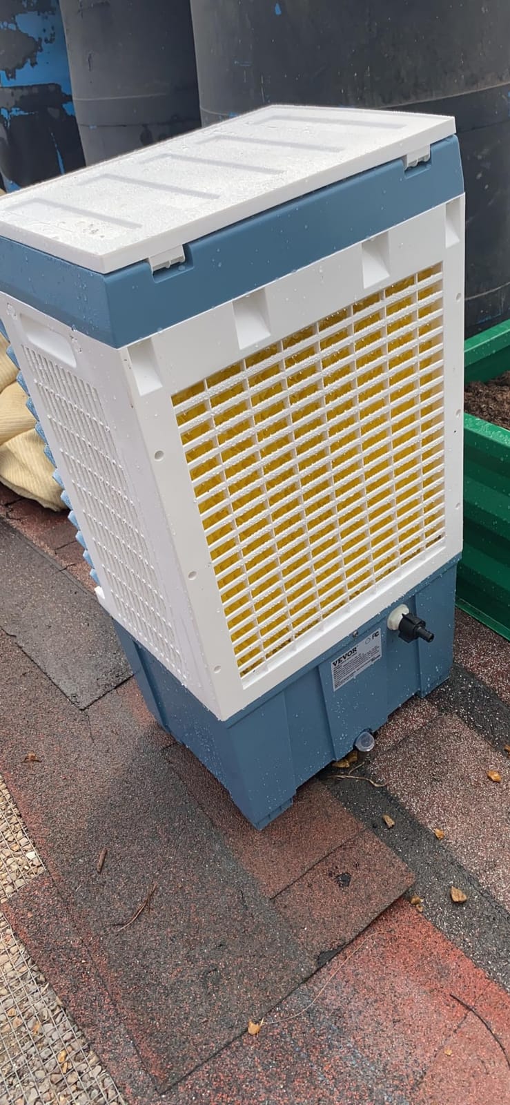 VEVOR Evaporative Air Cooler,1400 CFM 11X31 inch Air Cooler,3 Speeds Cooler Portable Air Conditioner,Energy-Saved Swamp Cooler for party,pool and patio,5 Gal Water Tank & 550 Sq.Ft… customer photo 2