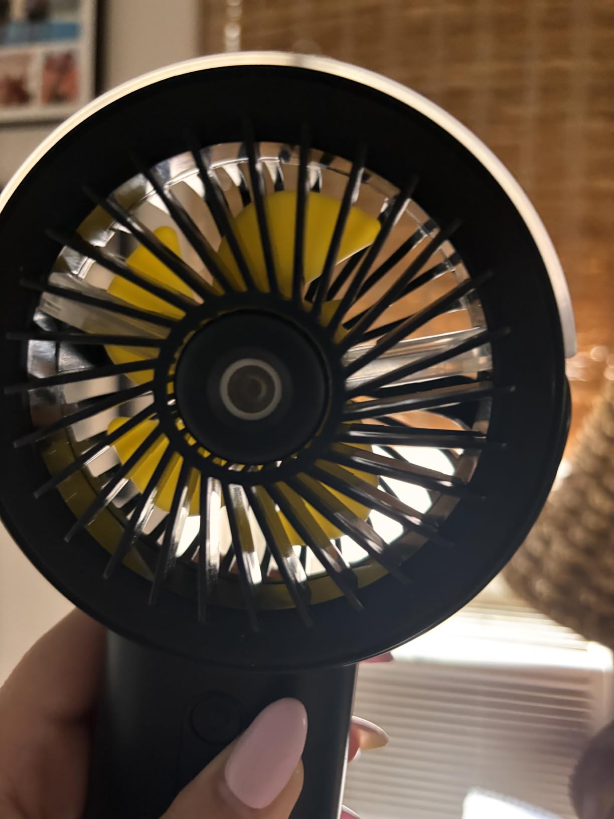 Otlonpe Handheld Misting Fan Portable, Small Personal Hand Held Rechargeable Mist Fan Water Spray, 4000mAh Battery Operated Hand Mister Fans 3-Speed, 4-15 Hrs Runtime for Travel Home Office Outdoor customer photo 1