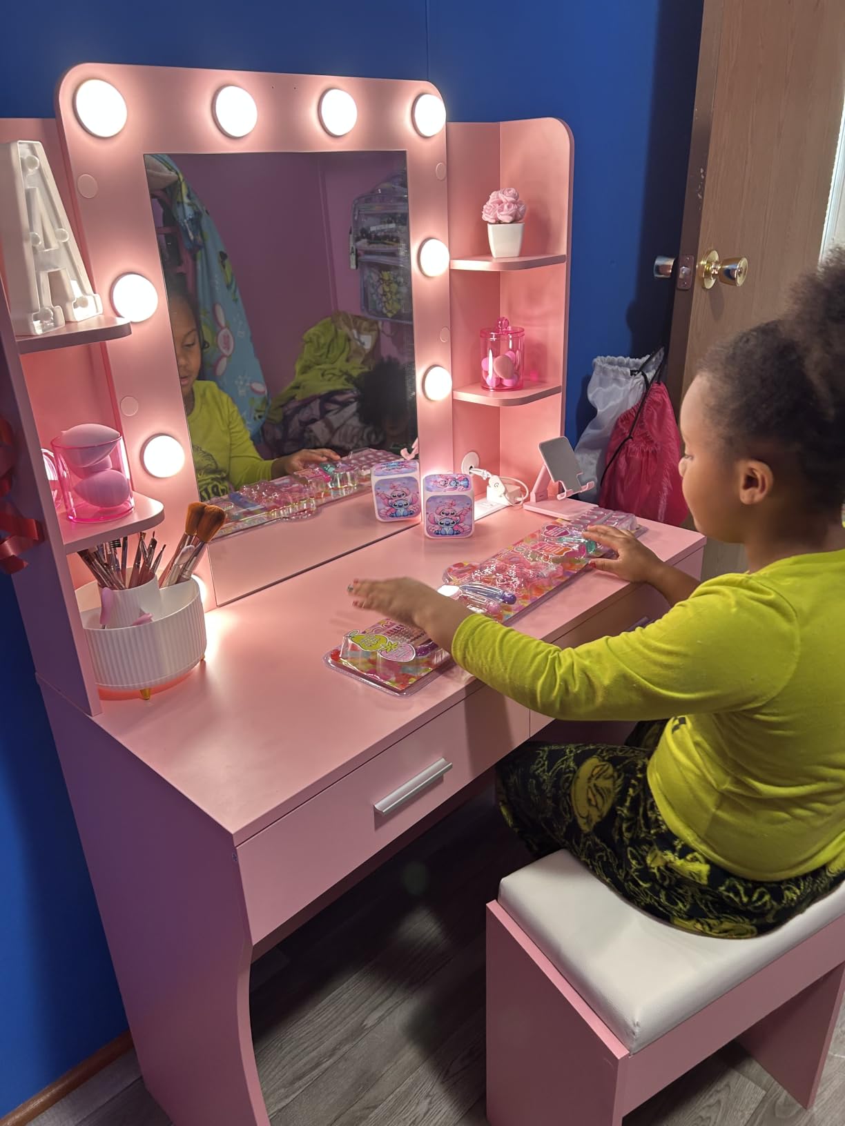 Vabches White Makeup Vanity Desk with Lighted Mirror & Charging Station customer photo 2