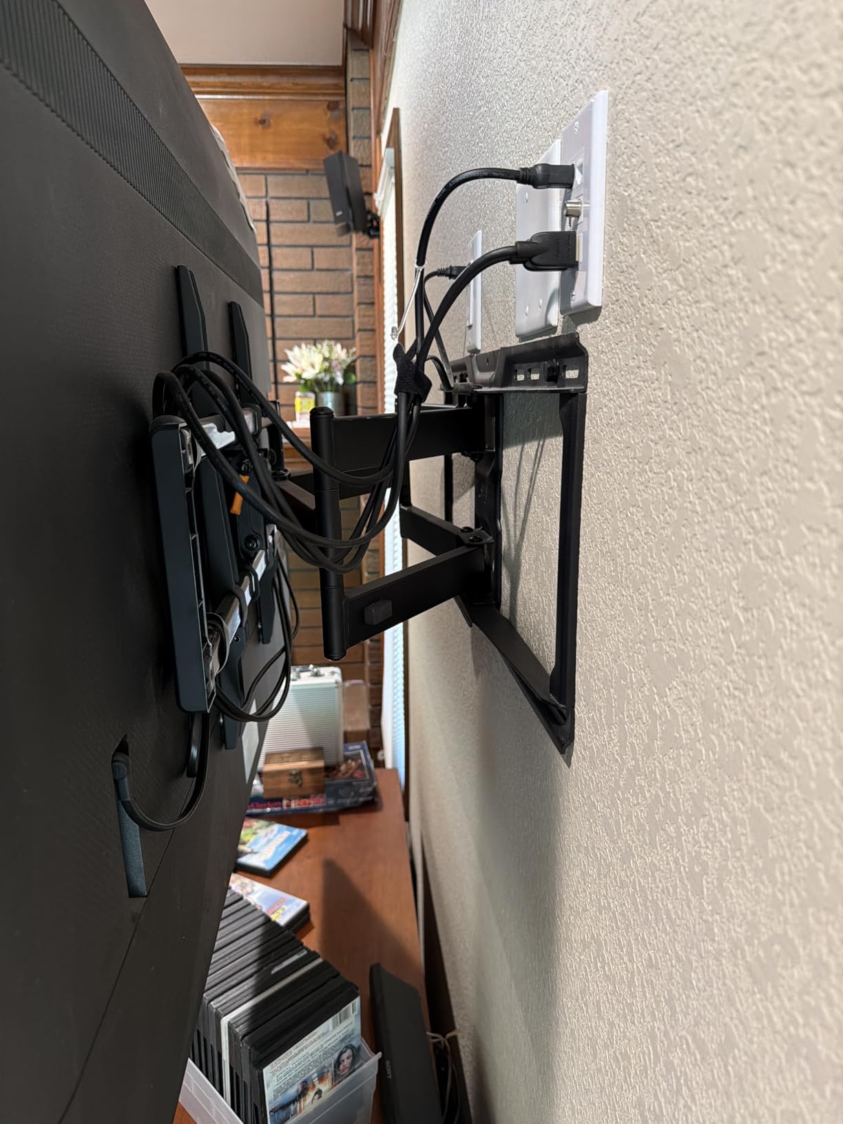 Perlegear Full Motion TV Wall Mount for 45–95 inch TVs up to 150 lbs customer photo 2