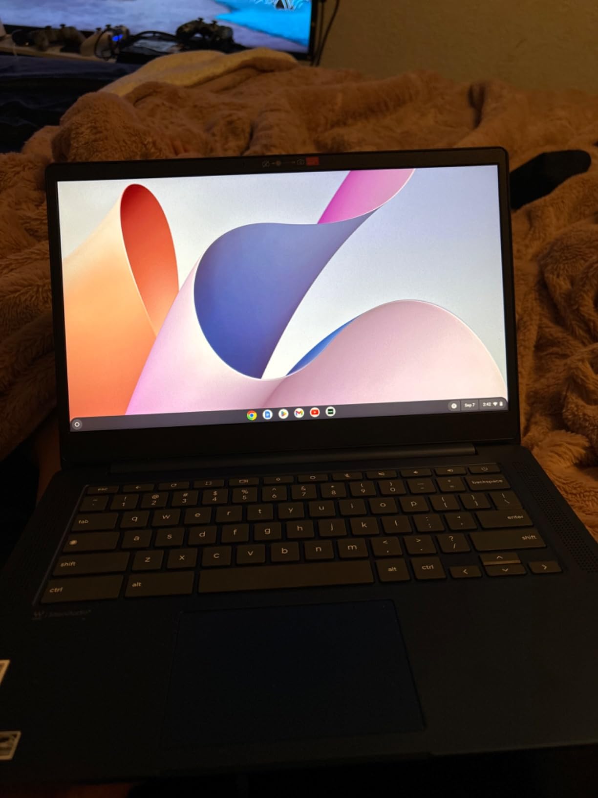 Lenovo Flagship Chromebook, 14'' FHD Touchscreen Slim Thin Light Laptop Computer, 8-Core MediaTek Kompanio 520 Processor, 4GB RAM, 64GB eMMC, WiFi 6,Chrome OS, Abyss Blue customer photo 2