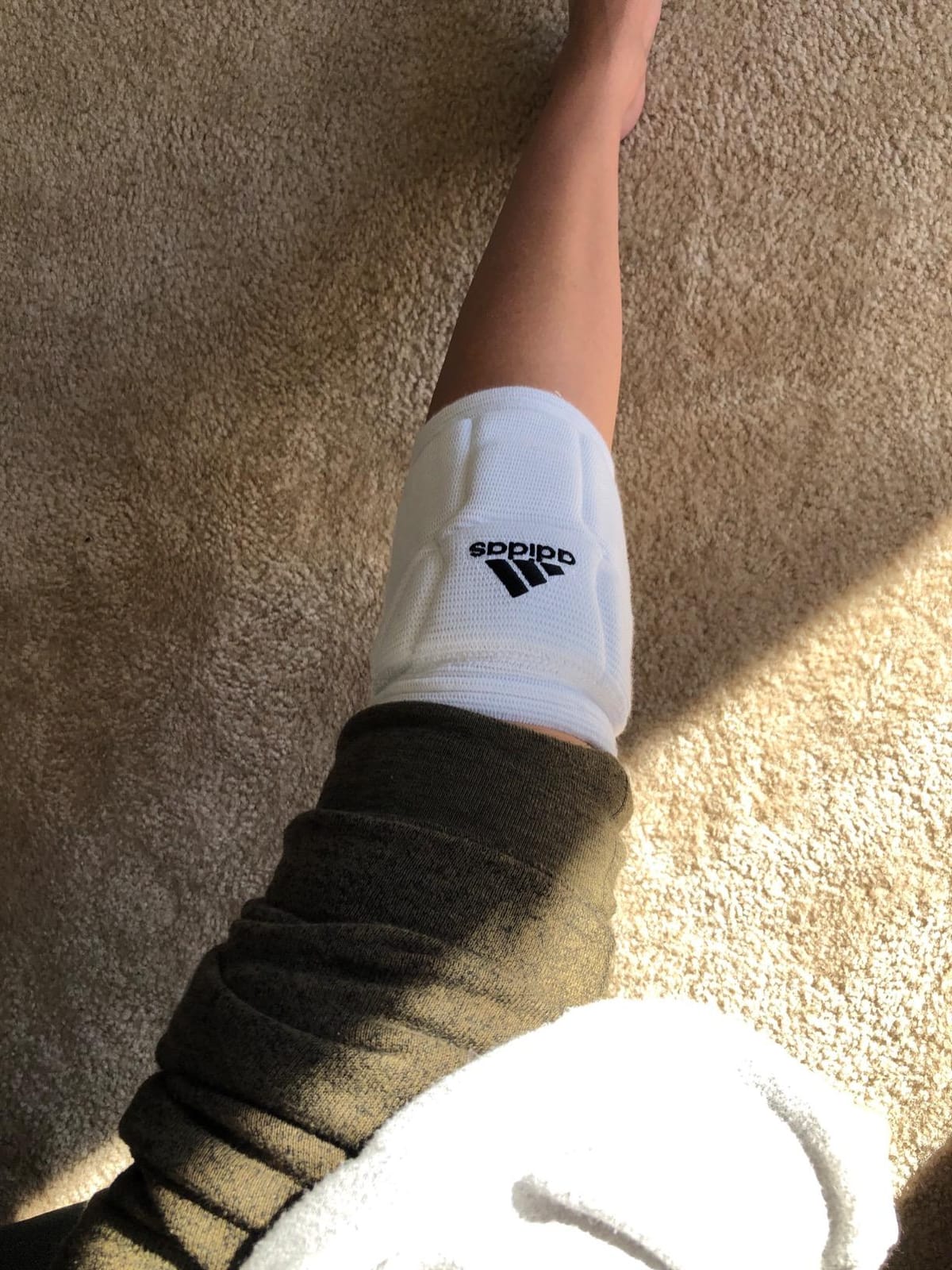 adidas Unisex-Adult Elite Knee Pad customer photo 1