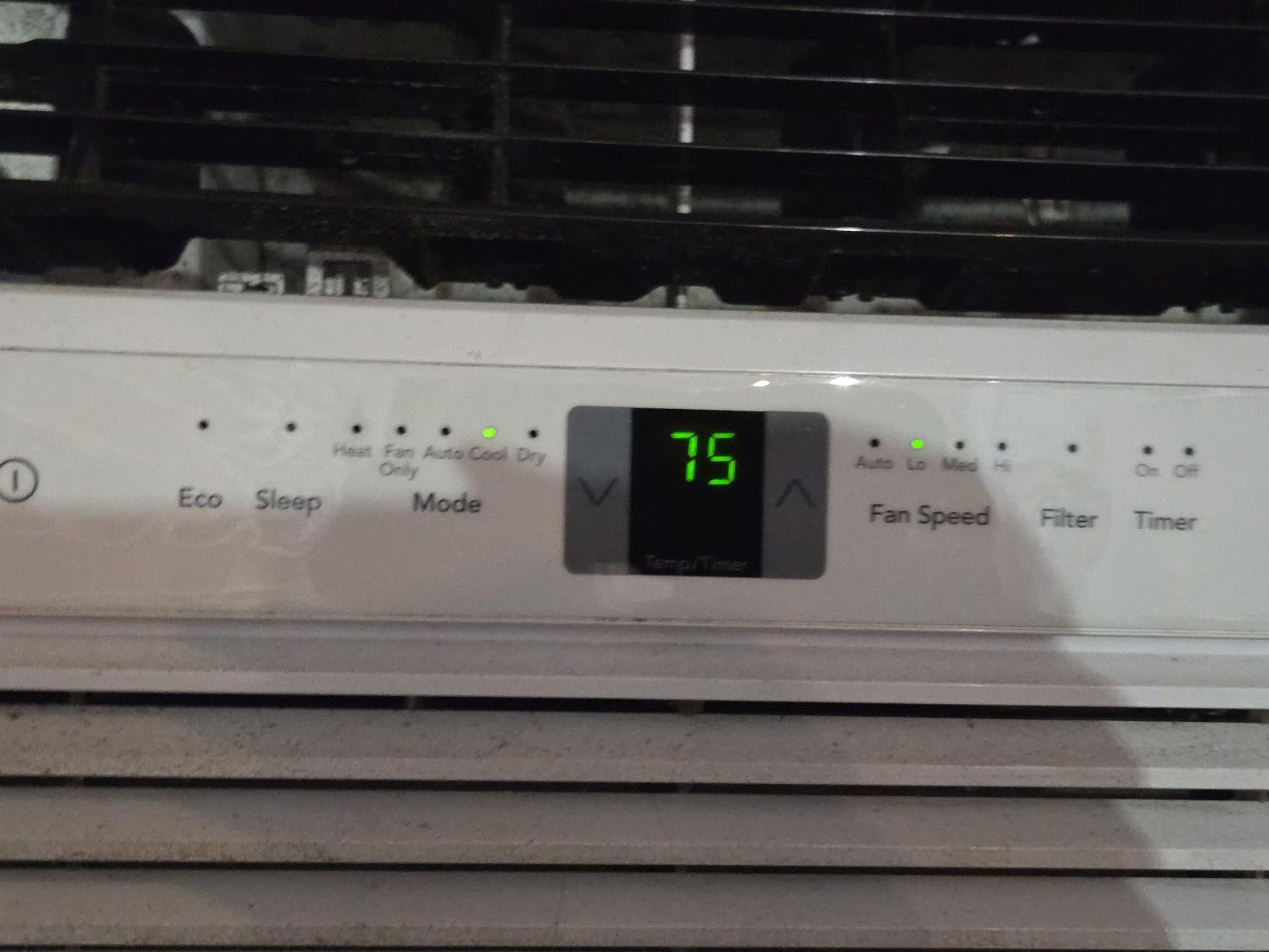 Frigidaire 8,000 BTU Window Air Conditioner with Supplemental Heat, Cools & Heats Up to 350 Sq. Ft., Remote Control, Quiet Operation, Eco Mode, 3 Fan Speeds, White customer photo 1