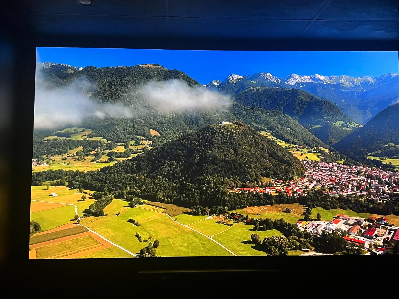 ViewSonic LX700-4K 4K UHD Laser Gaming Projector 3500 Lumens 240Hz Xbox customer photo 1