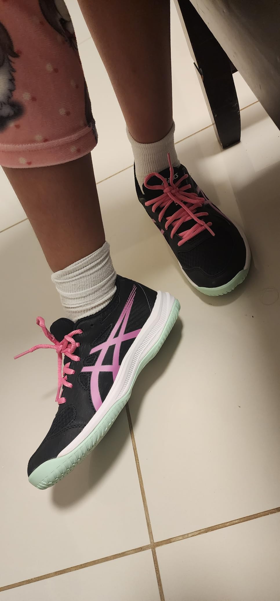 ASICS Women's Upcourt 6 Volleyball Shoes customer photo 1