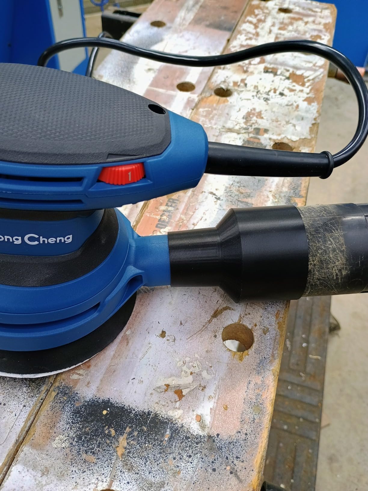 Dong Cheng 5-Inch Random Orbital Sander 3.2A 12800OPM Electric Palm Sander, 6 Variable Speeds, with 20pcs Sandpaper & Detachable Dust Bag, Power Sander for Woodworking, Sanding & Polishing customer photo 2