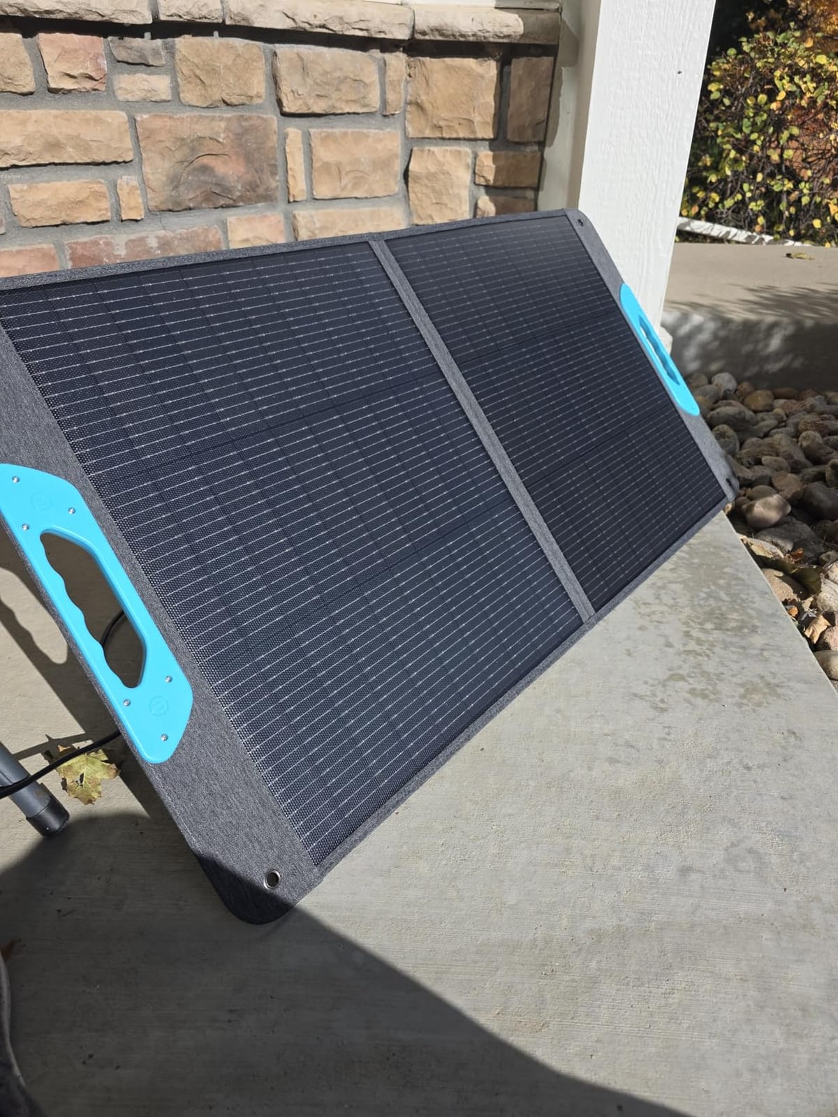 Renogy 100W Portable Solar Panel for Power Stations, 25% High Efficiency | N-Type 100 Watt Foldable Solar Panel with Kickstands, Lightweight USB-A/Type-C Outputs, for Camping, RV Blackout and Off-Grid customer photo 1
