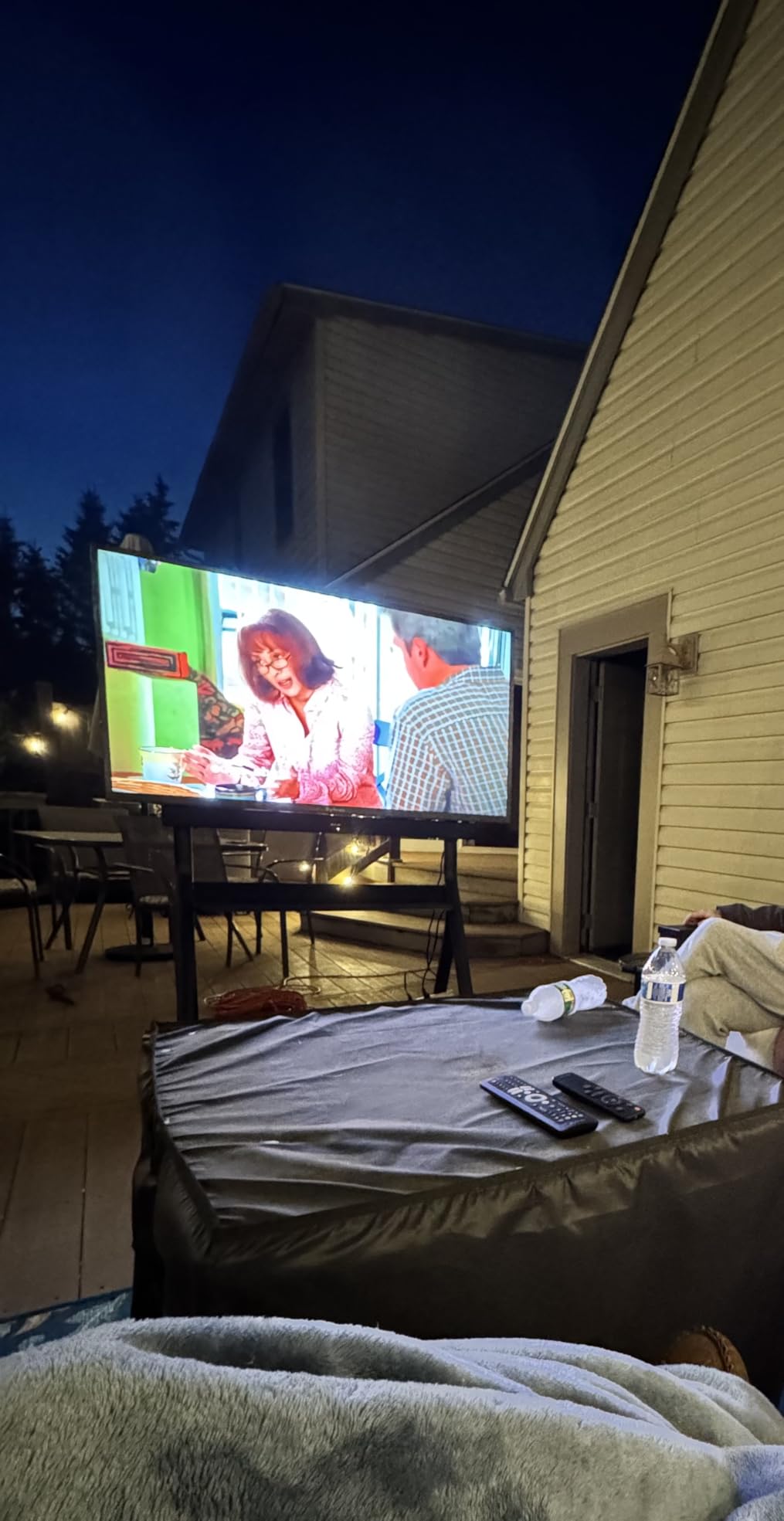 SYLVOX Outdoor TV, 55 inch 2000 nits Full Sun Outdoor TVs, Weatherproof TV | 4K Smart, IP56 Waterproof, Sunlight Readable, Support Dolby Vision Atmos, for Poolside Backyard Business (Pool Pro 3.0 /2026) customer photo 2