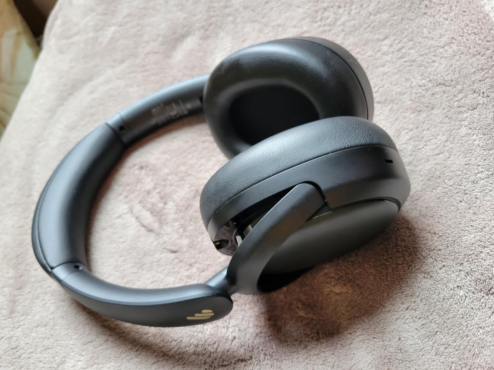 Edifier W800BT Pro Hybrid Active Noise Cancelling Headphones - Hi-Res Audio - AI Call Noise Cancellation - 45H Playtime - Fast Charging - Foldable - Wireless Over-Ear Bluetooth 5.4 Headphones - Black customer photo 1