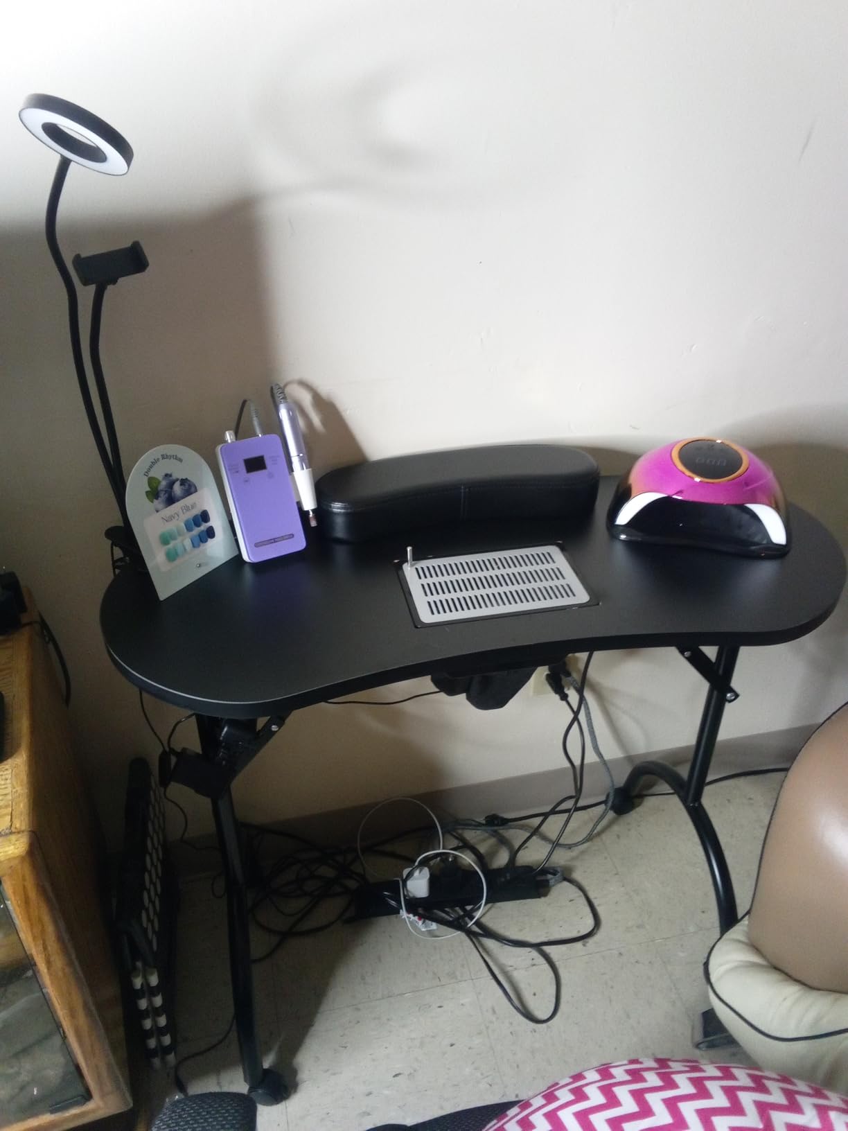 Faquenc Nail Table with Nail Dust Collector, Portable Nail Desk Rolling Manicure Table for Nail Tech Travel Nail Station Professional Foldable Nail Salon Table with Vacuum,Arm Rest,Lockable Wheels,Bag customer photo 1