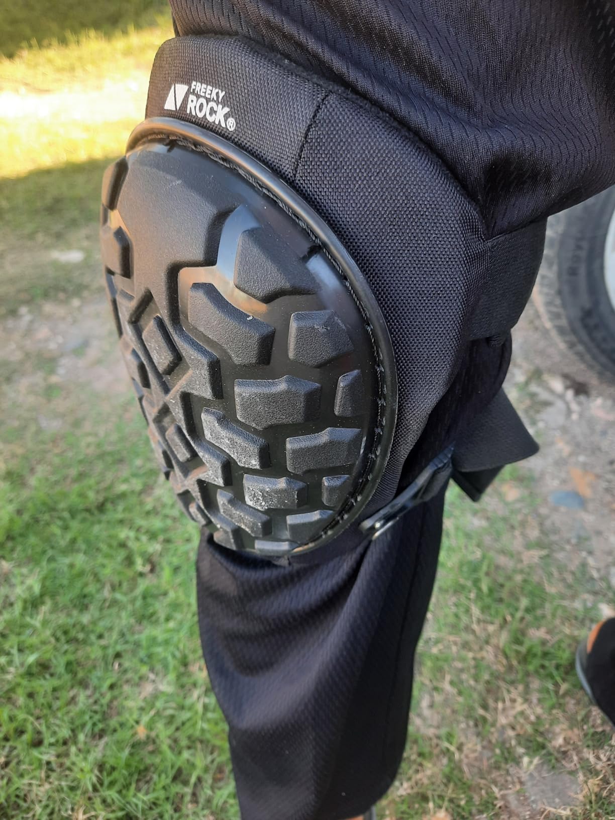 Professional Knee Pads for Work Construction with Heavy Duty Cap Foam Padding Gel Cushion Knee Pads for Men, Comfortable Adjustable Strong Strap, Military Grade Rivet for Flooring Gardening customer photo 2