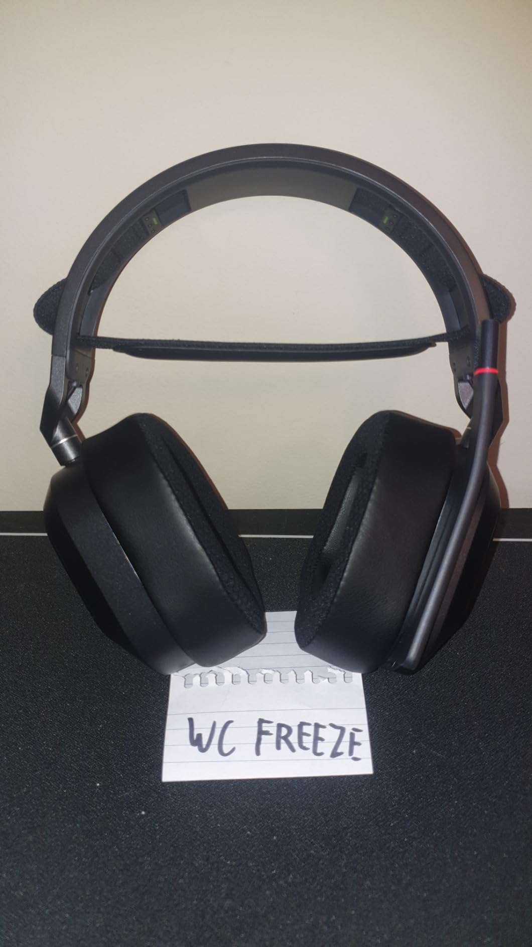 Corsair HS80 MAX Wireless Bluetooth PC PS5 Switch Gaming Headset - Gray customer photo 2