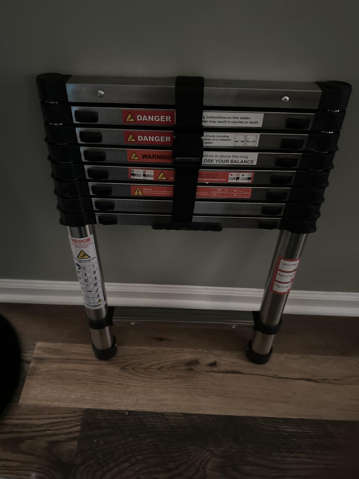VEVOR Telescoping Ladder 10.5 FT Aluminum Extension Ladder(375 LBS Capacity, One-Button Retraction, Collapsible & Portable with Non-Slip Feet for Home, RV, Loft, ANSI Listed) customer photo 2