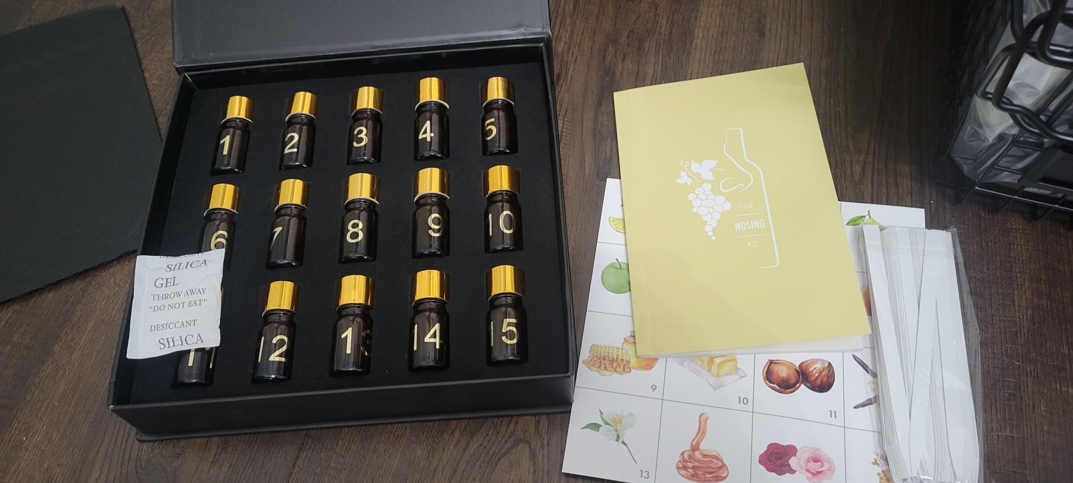 White Wine Aroma Kit - 15 Aromas, Tasting & Smelling Set for White Wines, Training & Educational Gift - Beginners & Sommelier Master, Book & Accessories Guide Included, Wine Game Gifts for Holidays customer photo 1