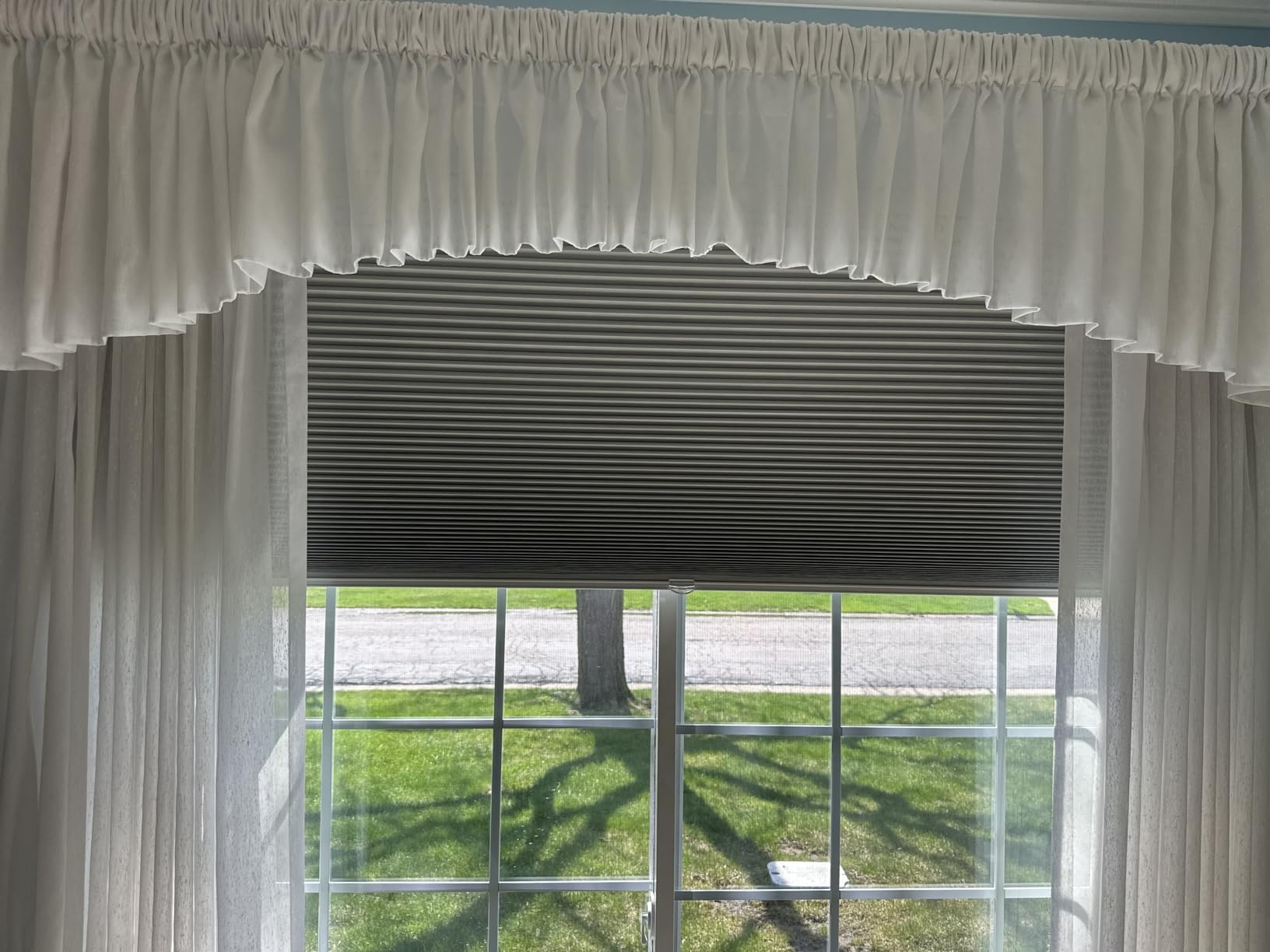 Changshade Cordless Cellular Shades, Motorized Blackout Room Darkening Black Out Honeycomb Blinds for Indoor Windows Bedroom, Pull Down Pleated Accordion Blind Easy Install, Custom Size, White customer photo 1