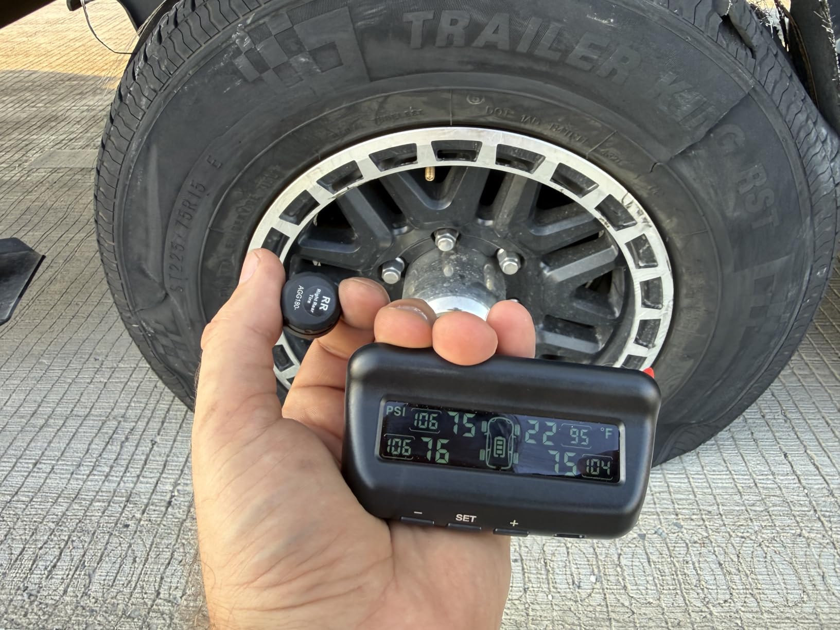 Masoll M13 Tire Pressure Monitoring System, RV/Trailer TPMS with 4 Sensors customer photo 1