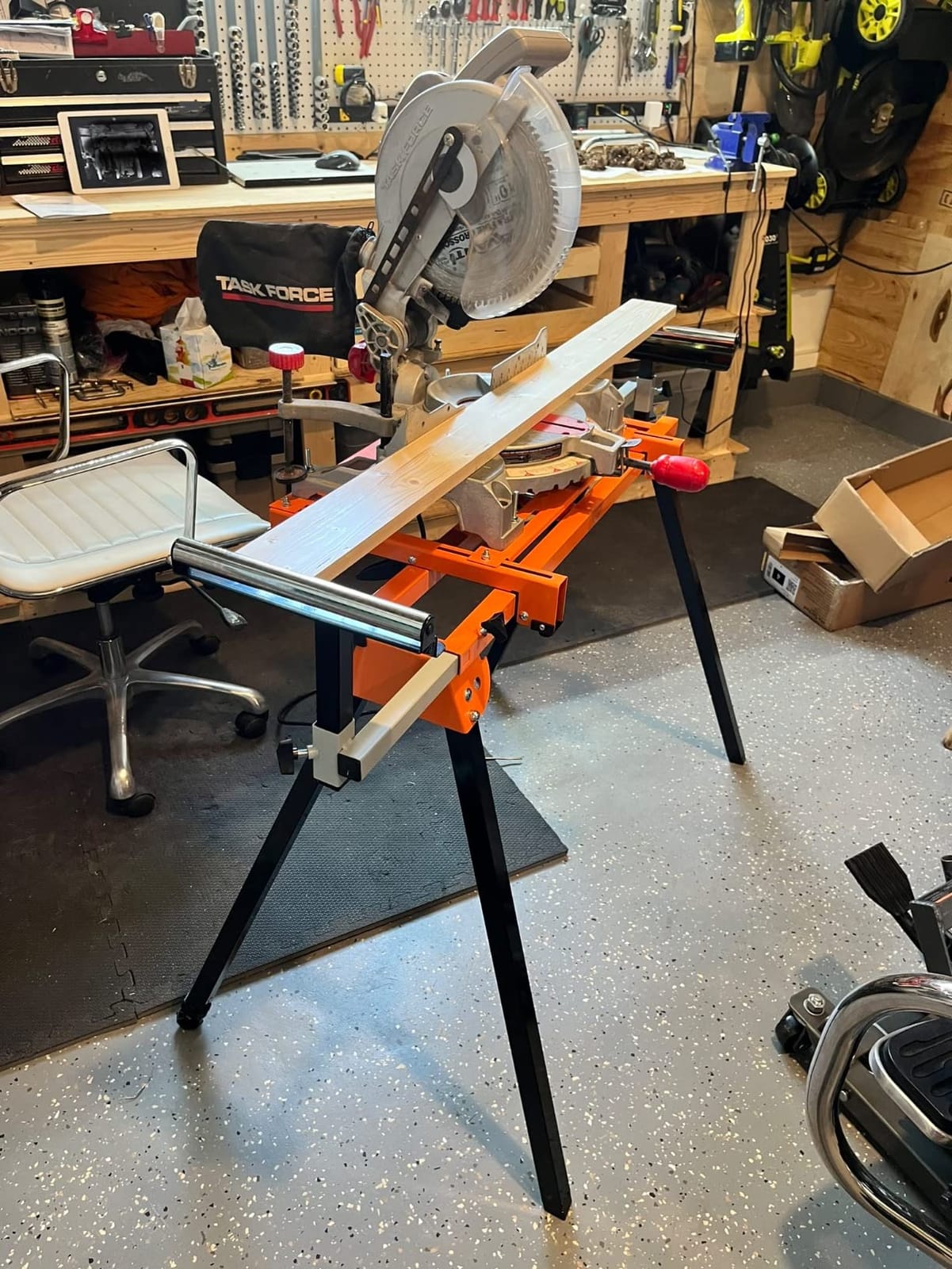 VEVOR 93in Collapsible Miter Saw Stand With Integral Mounting Bracket Clamp, Height and Length Adjustable, 500lbs Load Capacity, Portable Compact Folding With Wheels customer photo 1