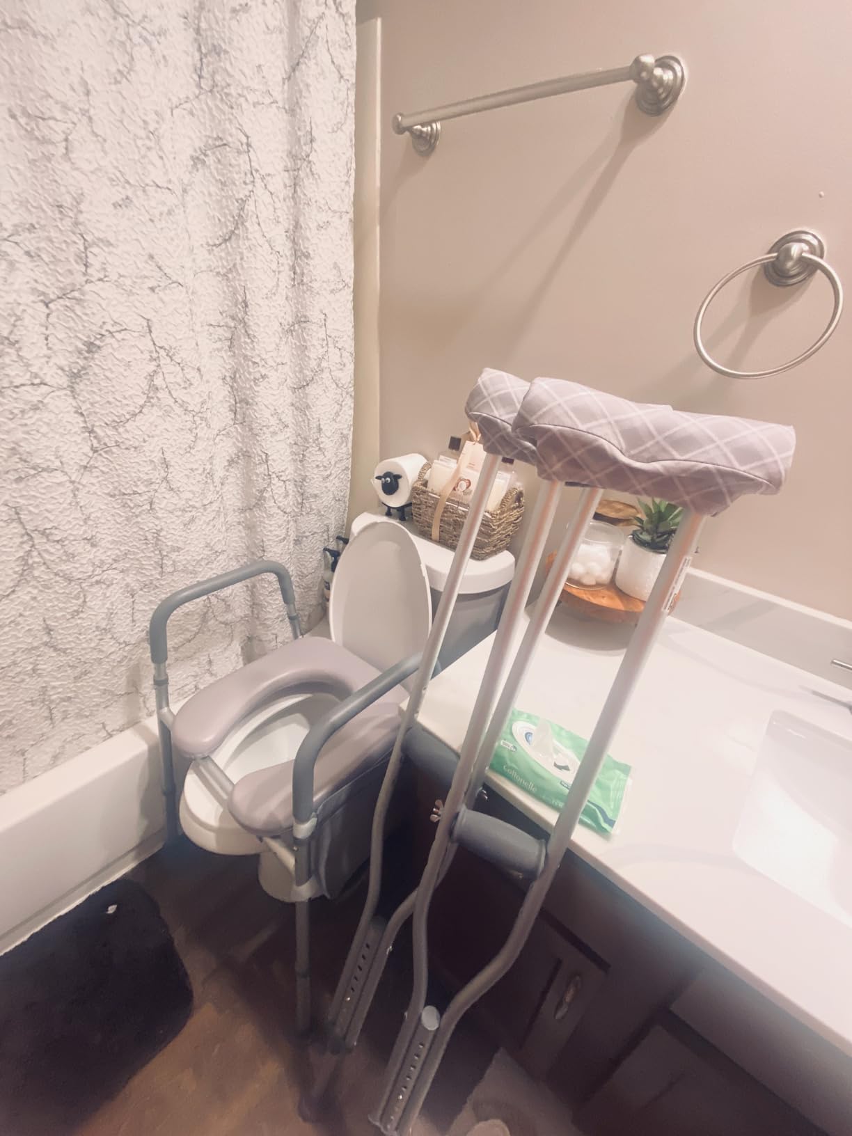 soundfuse Toilet Seat Risers for Seniors with Handles & Cozy Padded Seat customer photo 2