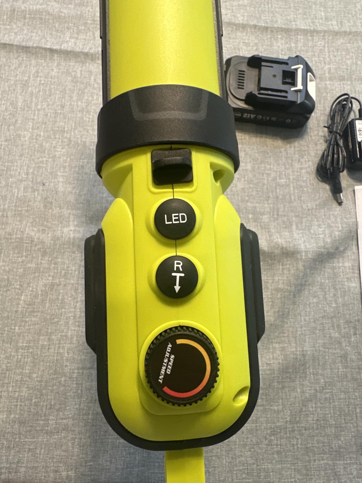 Taskstar Electric Caulking Gun with 2 x 2.0Ah Batteries, Upgraded Brushless customer photo 1