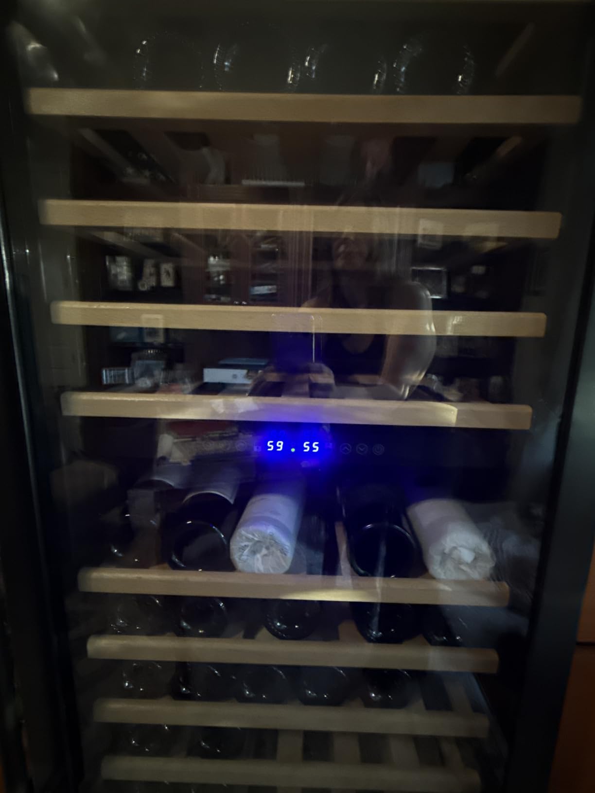 ORYMUSE 12 Bottle Mini Wine Fridge with Lock, Freestanding Compressor Wine Cooler Refrigerator, 10.7 Inch Wide Compact Wine Chiller with Glass Door, 41°F-64°F Digital Temperature Control, Black customer photo 2