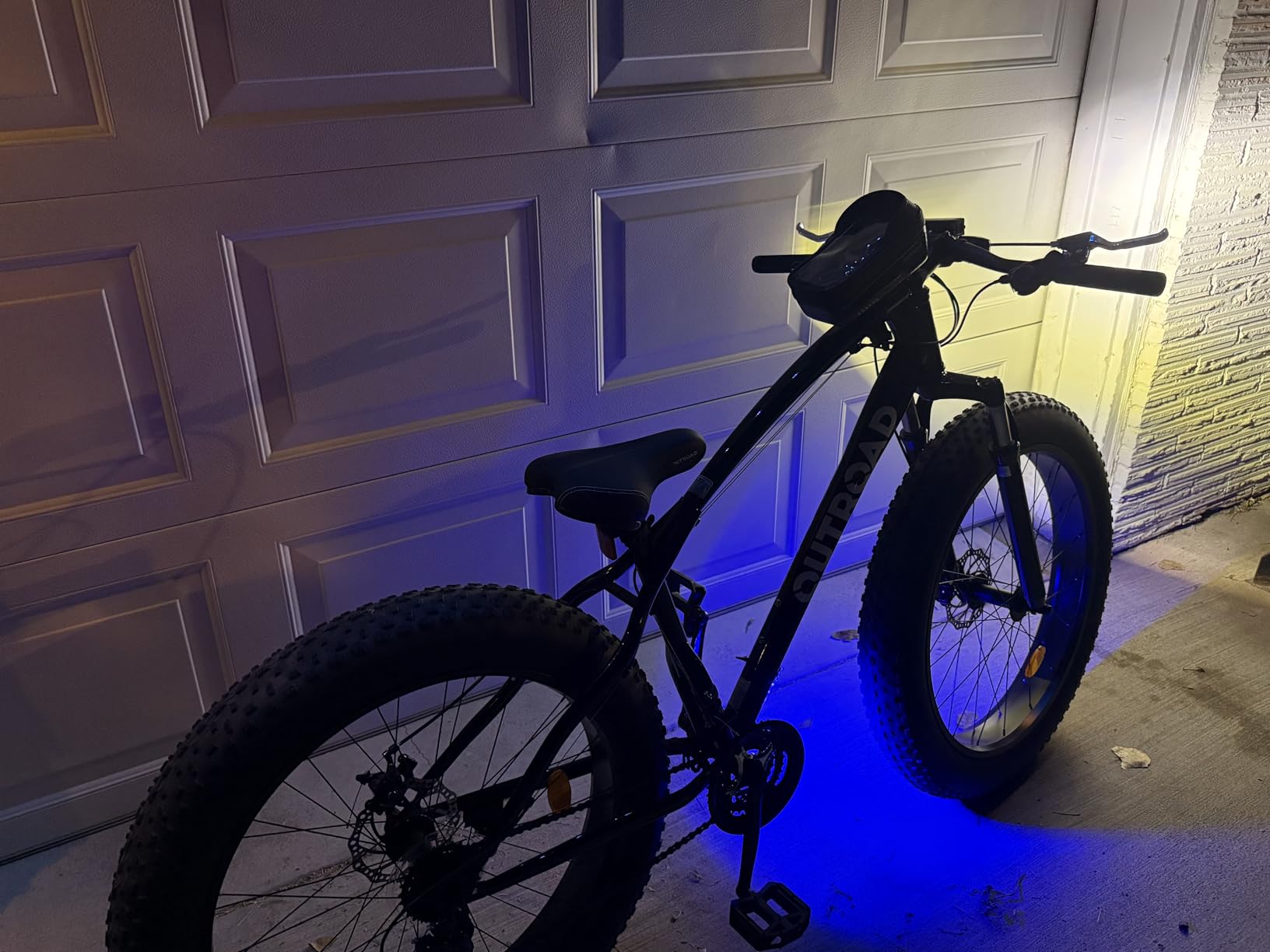 Betterland Outdoor 26 Inch Wheels Fat Tire Mountain Bike, 21-Speed Bicycle with Dual Front Suspension, High Carbon Steel Frame with Double Disc Brake and Anti-Slip Bicycle for Adults customer photo 2