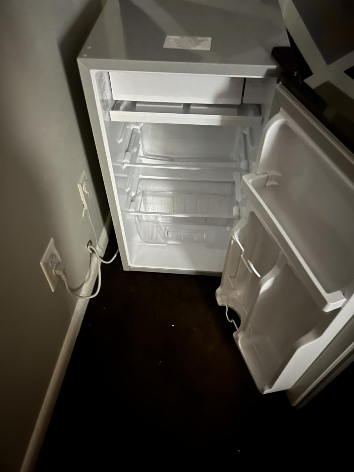 Manastin 4.5 Cu.Ft Mini Fridge Freezer for Dorm/Office, 2-Door, Quiet customer photo 1