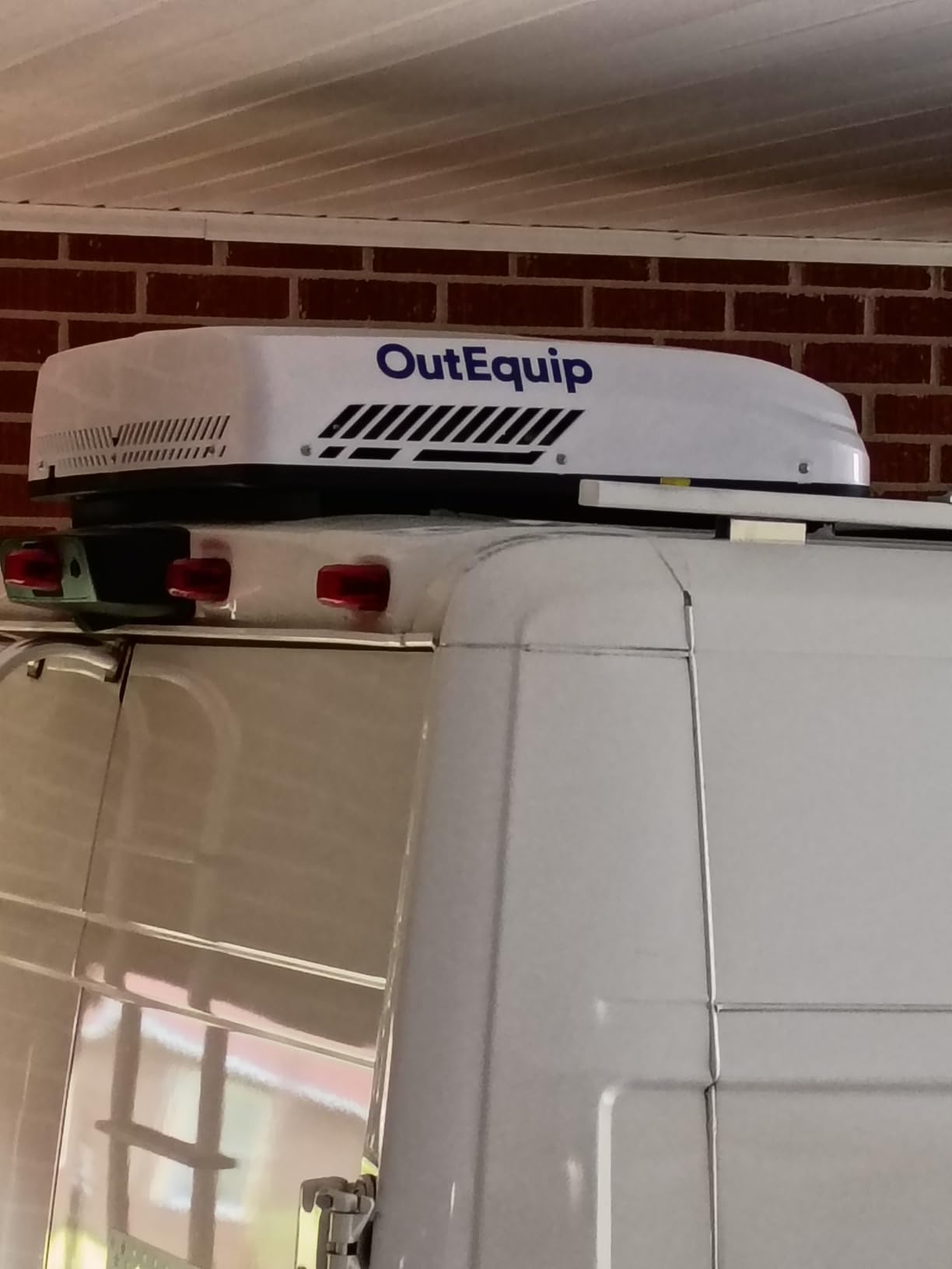 RV Air Conditioner, 12V 10000 BTU Rooftop Air Conditioner for RVs, Trucks, Vans, Campers, Tractor, Low Profile Quiet AC Unit(w/heater) customer photo 1