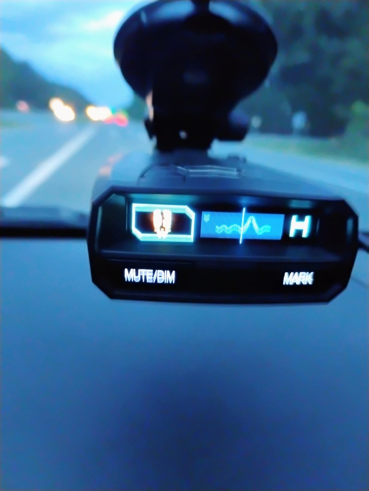 Uniden R4W (new Model) Extreme Long-Range Laser/Radar Detector, Record Shattering Performance, 360° Awareness, Built-in GPS, Wi-Fi, Bluetooth, Voice Alerts, Red Light & Speed Cameras, R/TACH App customer photo 2