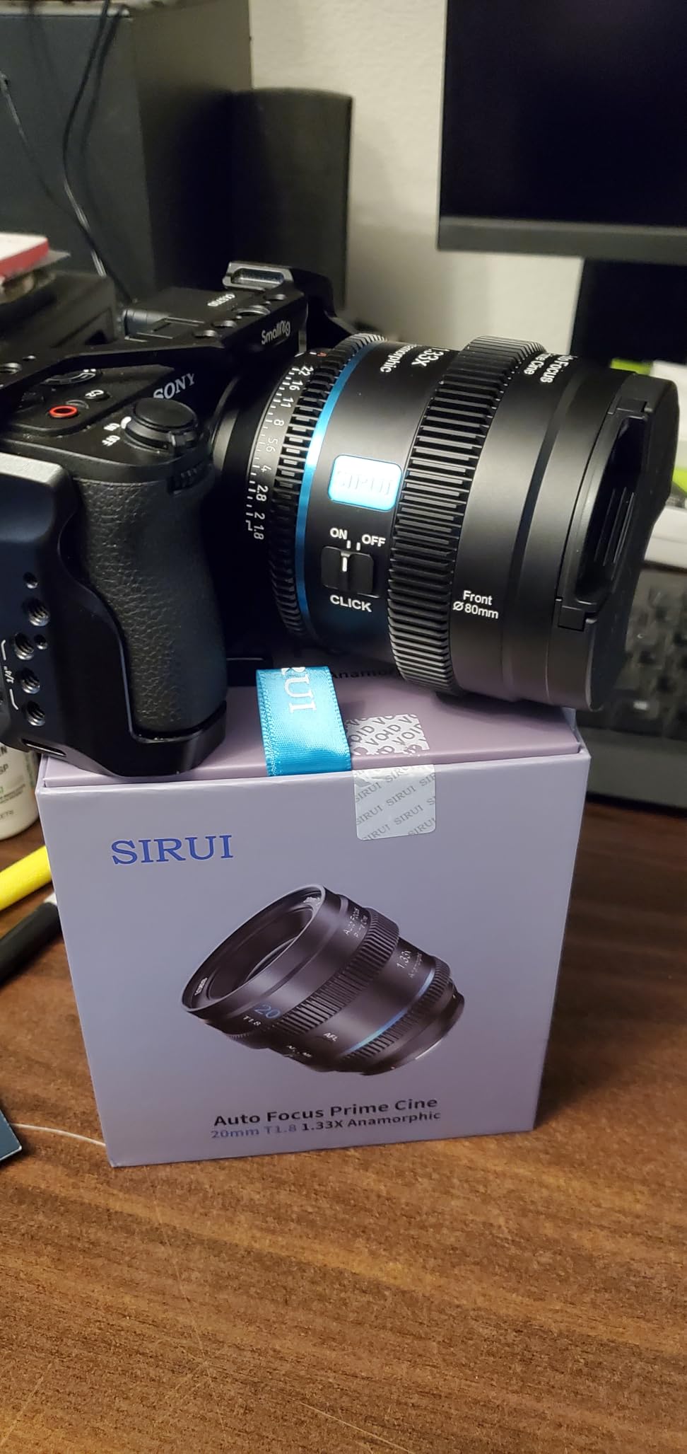 SIRUI 20mm T1.8 1.33X Anamorphic Lens, S35 Autofocus Lens for E Mount Cameras, A6500, A6700, FX3/30, ZV-E Series, A7 Series, A9/9II (Neutral Flare) customer photo 2