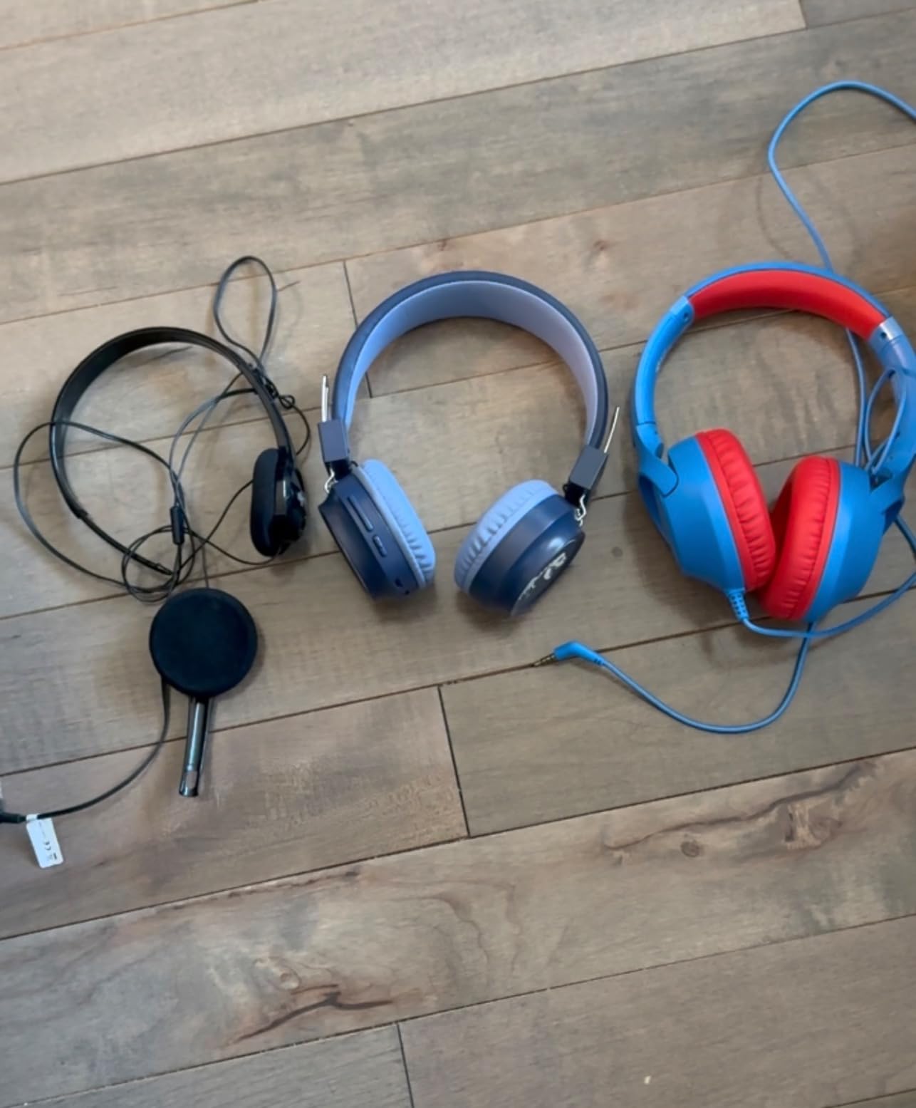 Kids Headphones Wired for School, 3.5mm Safe Volume Limited with Mic, Navy customer photo 1
