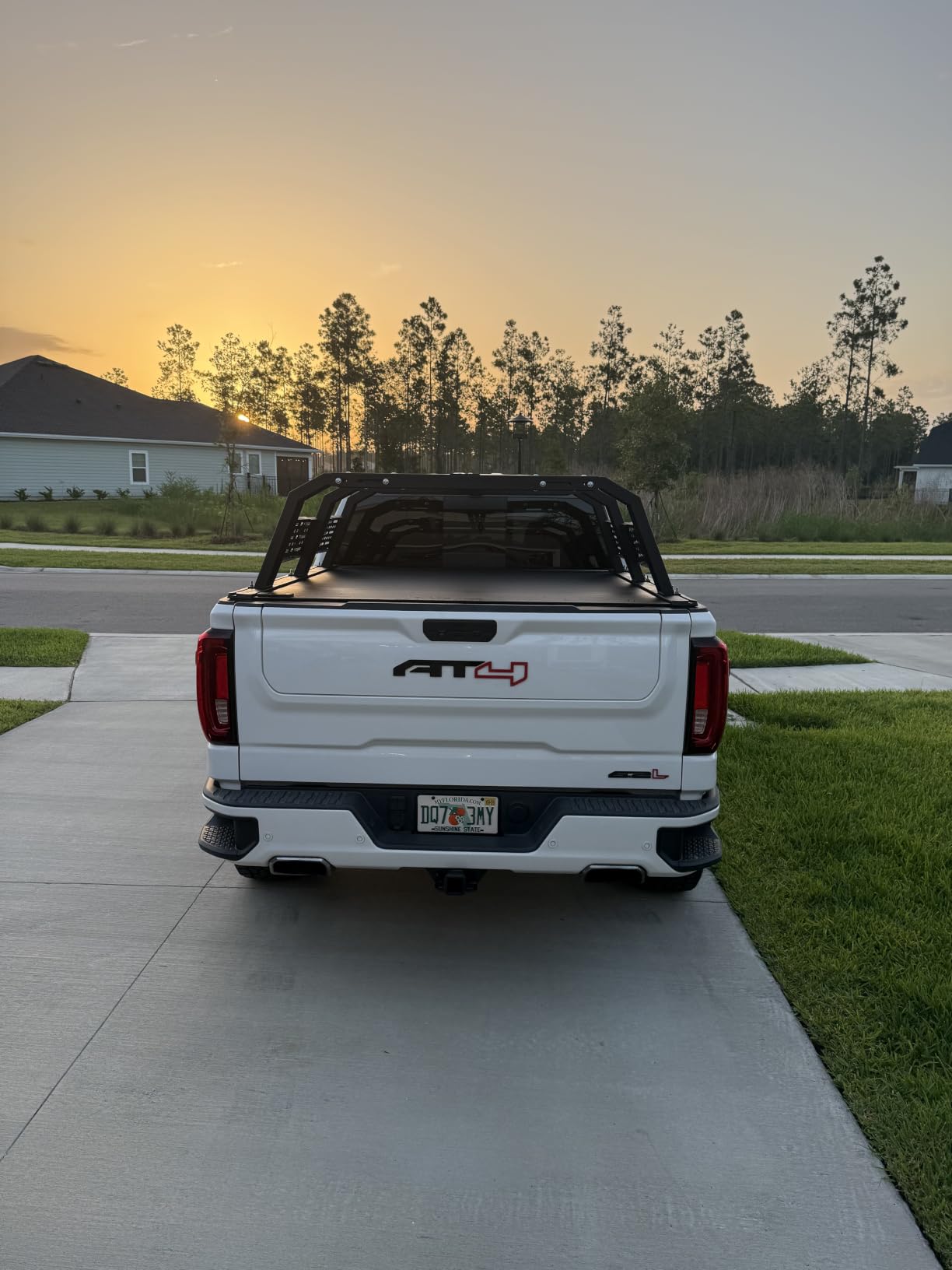 VEVOR Overland Truck Bed Rack, 54.3-68.3 in Width, Adjustable Overland Bed Cargo Rack with Sidebar and 900 lbs Static Load Capacity, Heavy Duty Steel, Compatible with Full Size and Mid-Size Trucks customer photo 1