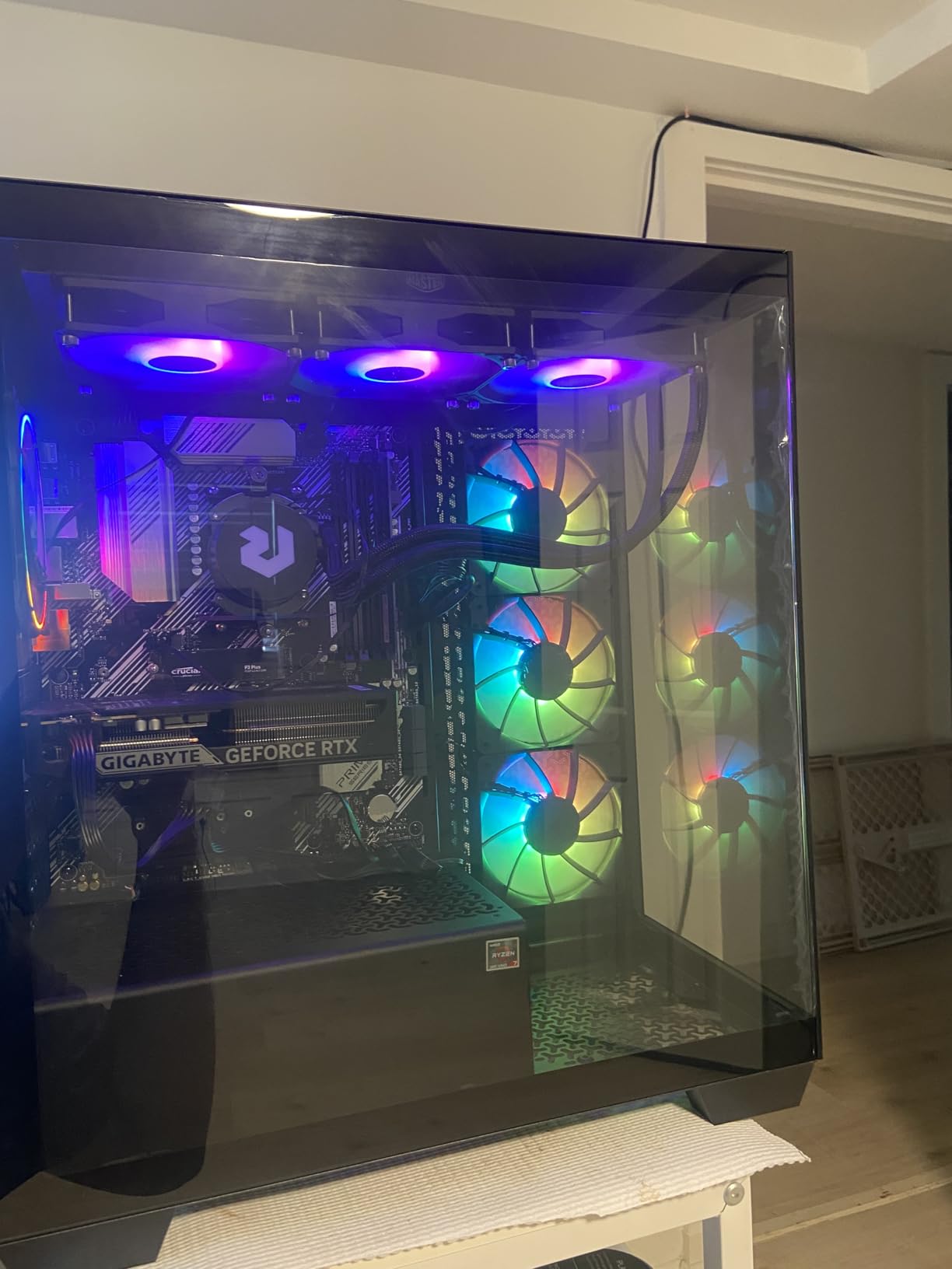 GIGABYTE GeForce RTX 5060 WINDFORCE OC 8G Graphics Card, 8GB 128-bit GDDR7, PCIe 5.0, GV-N5060WF2OC-8GD Video Card customer photo 2