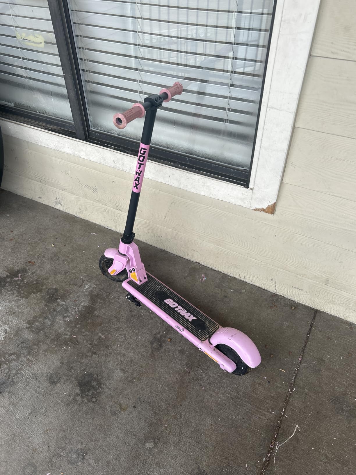 Gotrax Electric Scooter for Kids 6-12, Max 3.75 Mile & 7.5Mph,Thumb Control customer photo 1