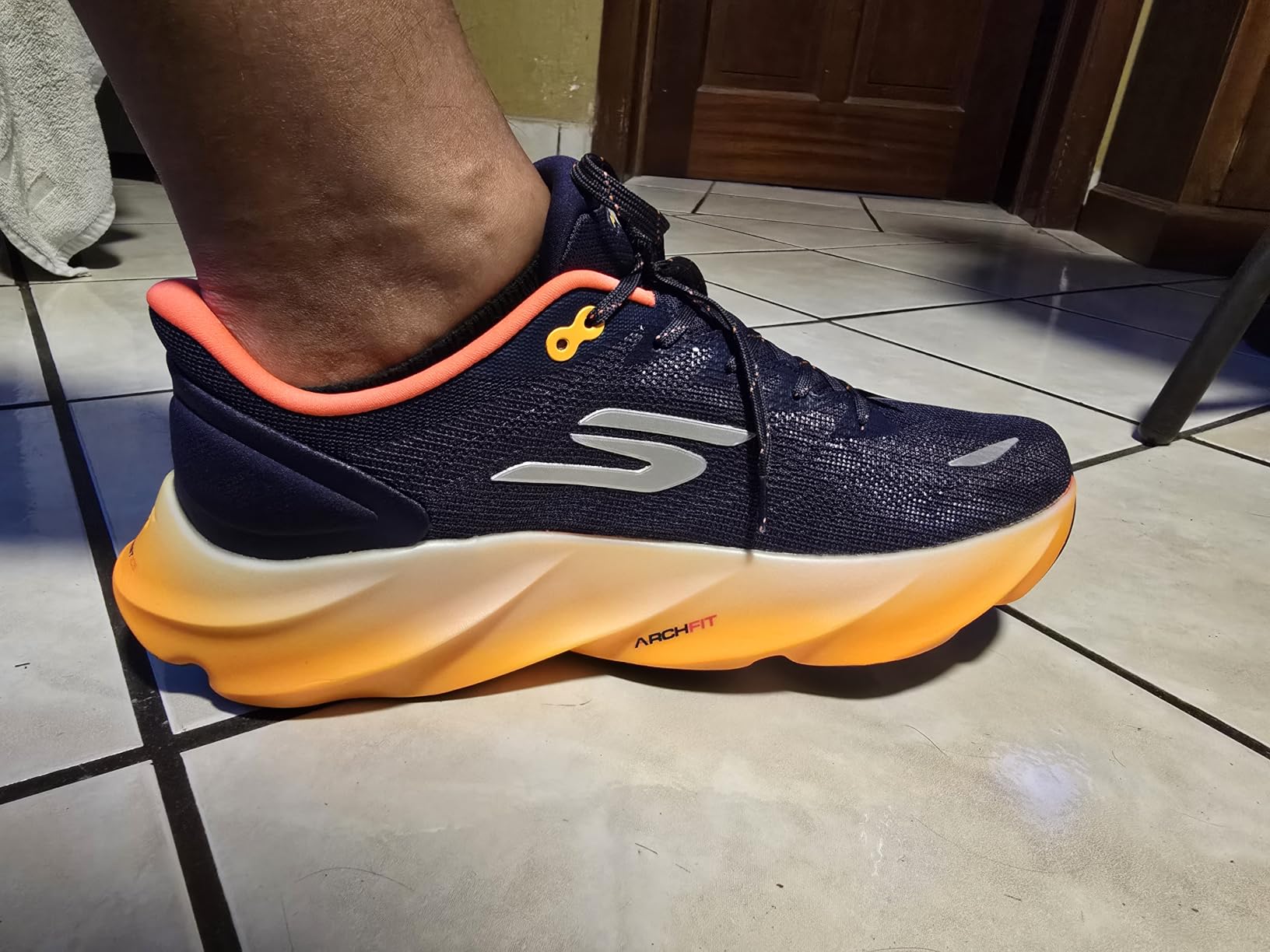 Skechers Men's Aero Burst Running Shoe customer photo 2