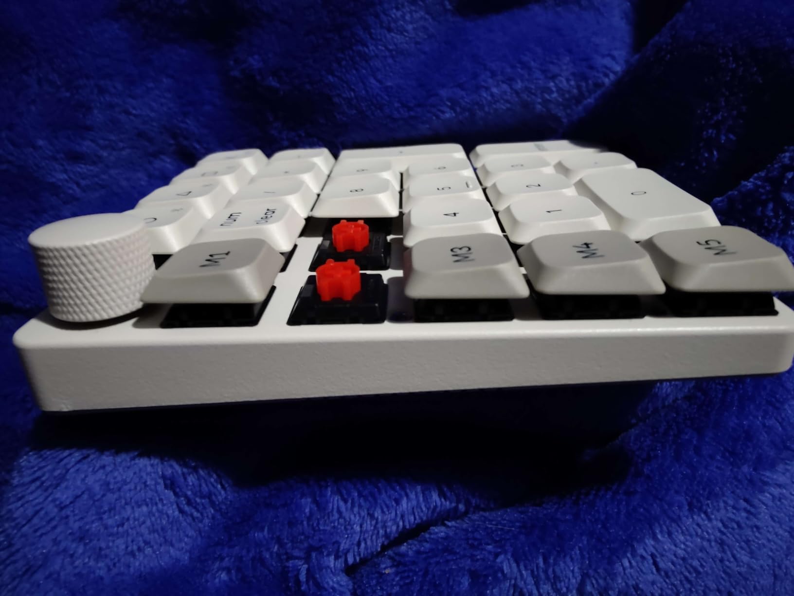 Keychron K0 Max Wireless Low-Profile Number Pad, QMK/VIA Programmable, Hot-Swappable Red Switch, RGB Backlit, 2.4GHz & Bluetooth 5.3, 1000Hz Polling Rate, with Knob, for Windows/Mac customer photo 2